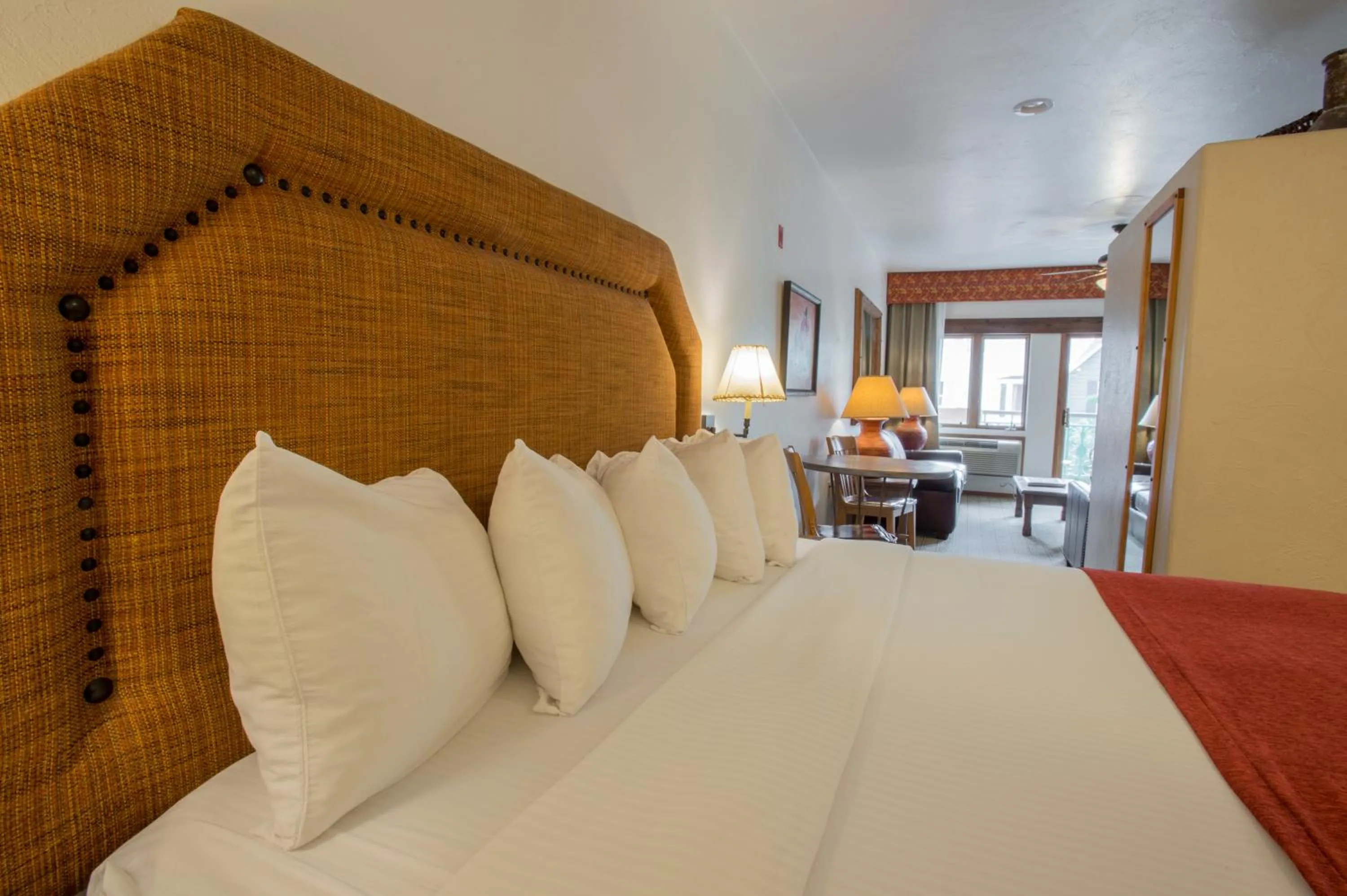 Bedroom, Bed in Table Mountain Inn