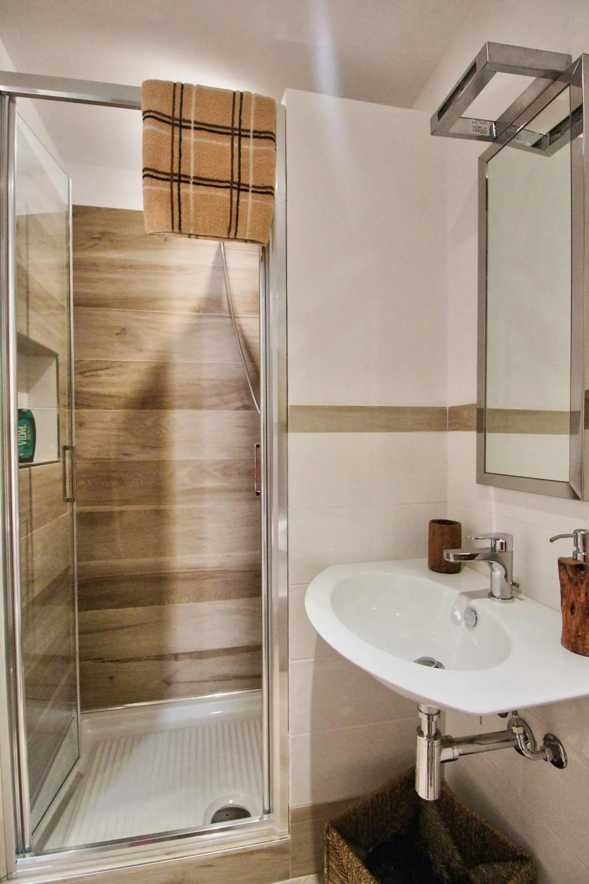 Shower in B&B Sea and Garden