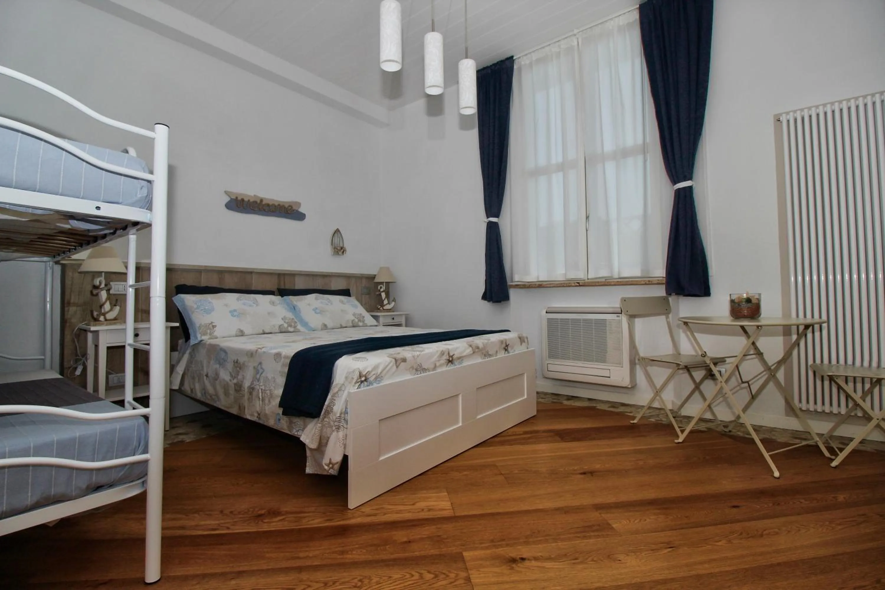 Photo of the whole room in B&B Sea and Garden