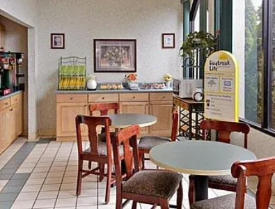 Restaurant/places to eat in Days Inn by Wyndham Hendersonville