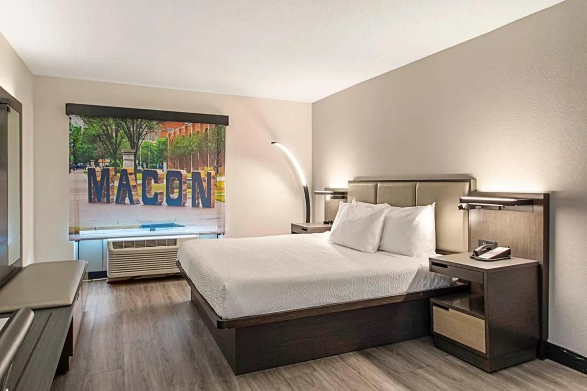 Bed in Wingate by Wyndham Macon I-75