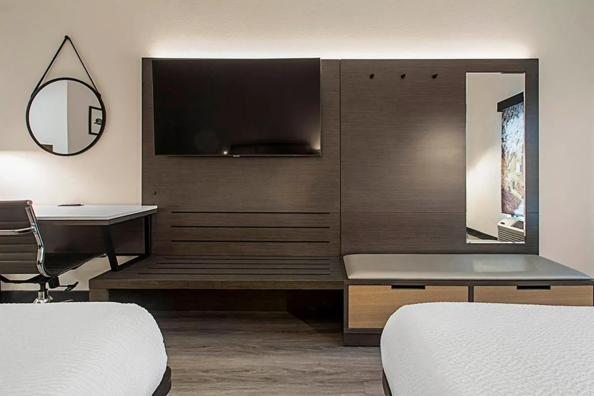 Bed in Wingate by Wyndham Macon I-75