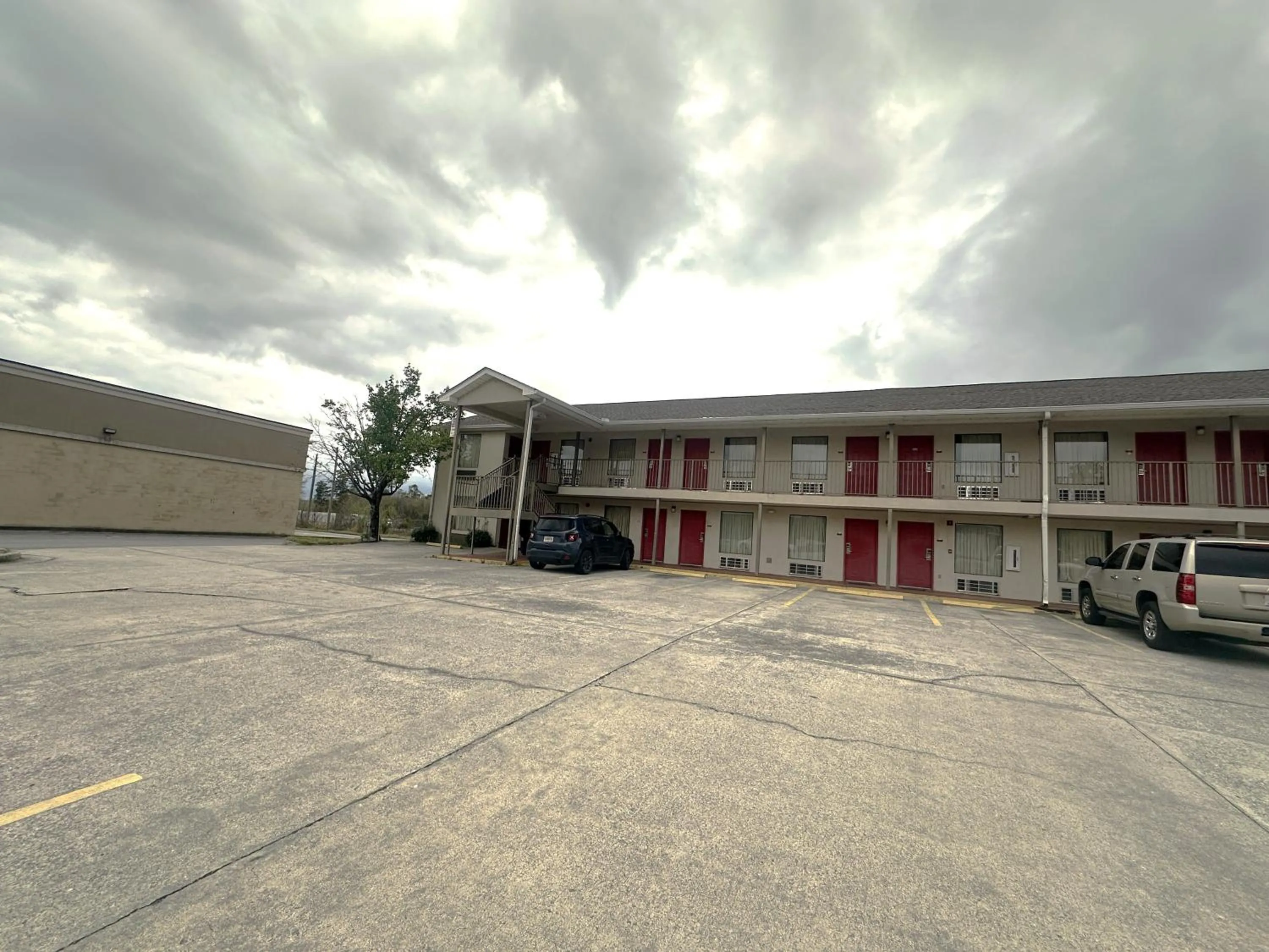 Property building in OYO Hotel East Macon I-75