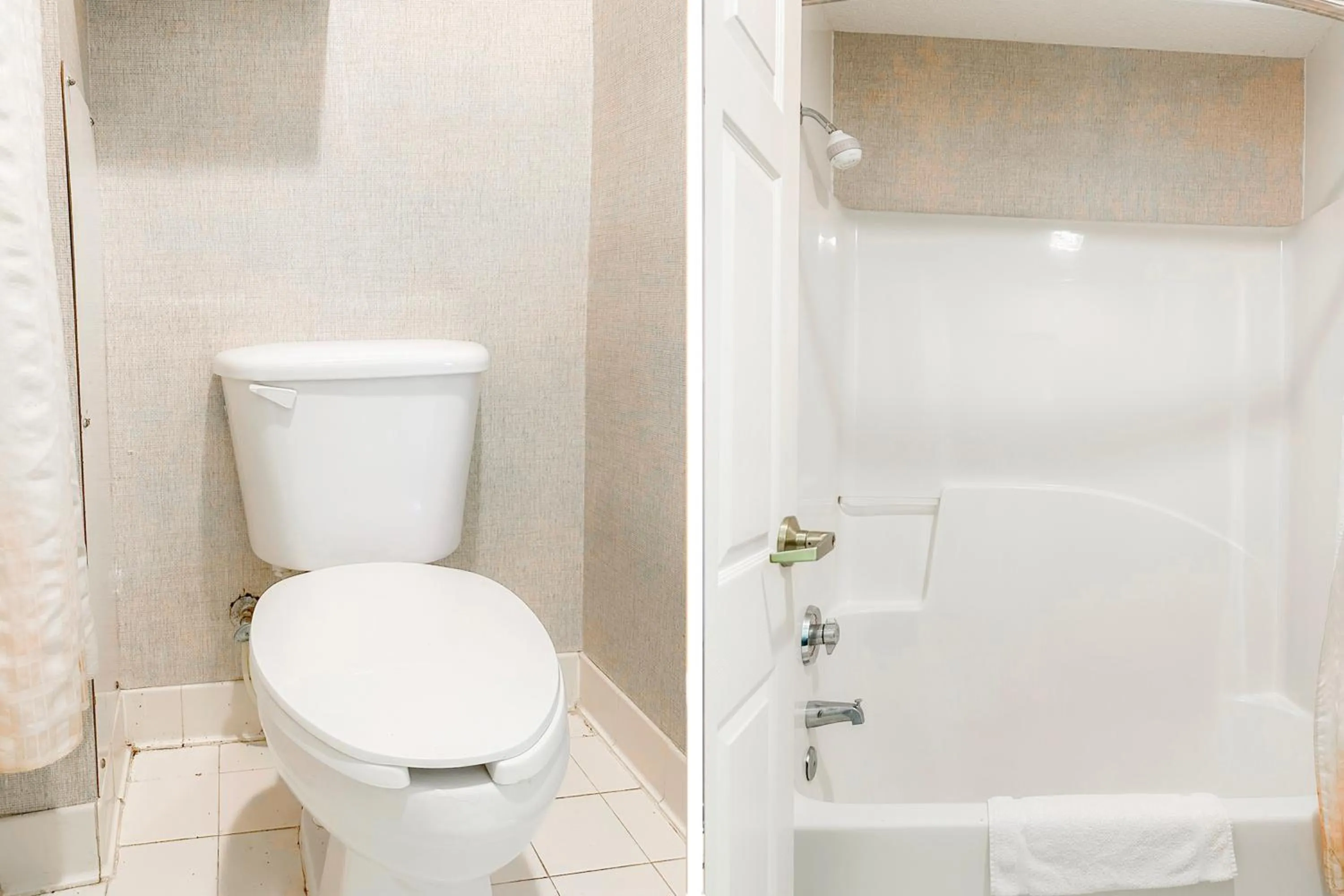 Bathroom in OYO Hotel East Macon I-75