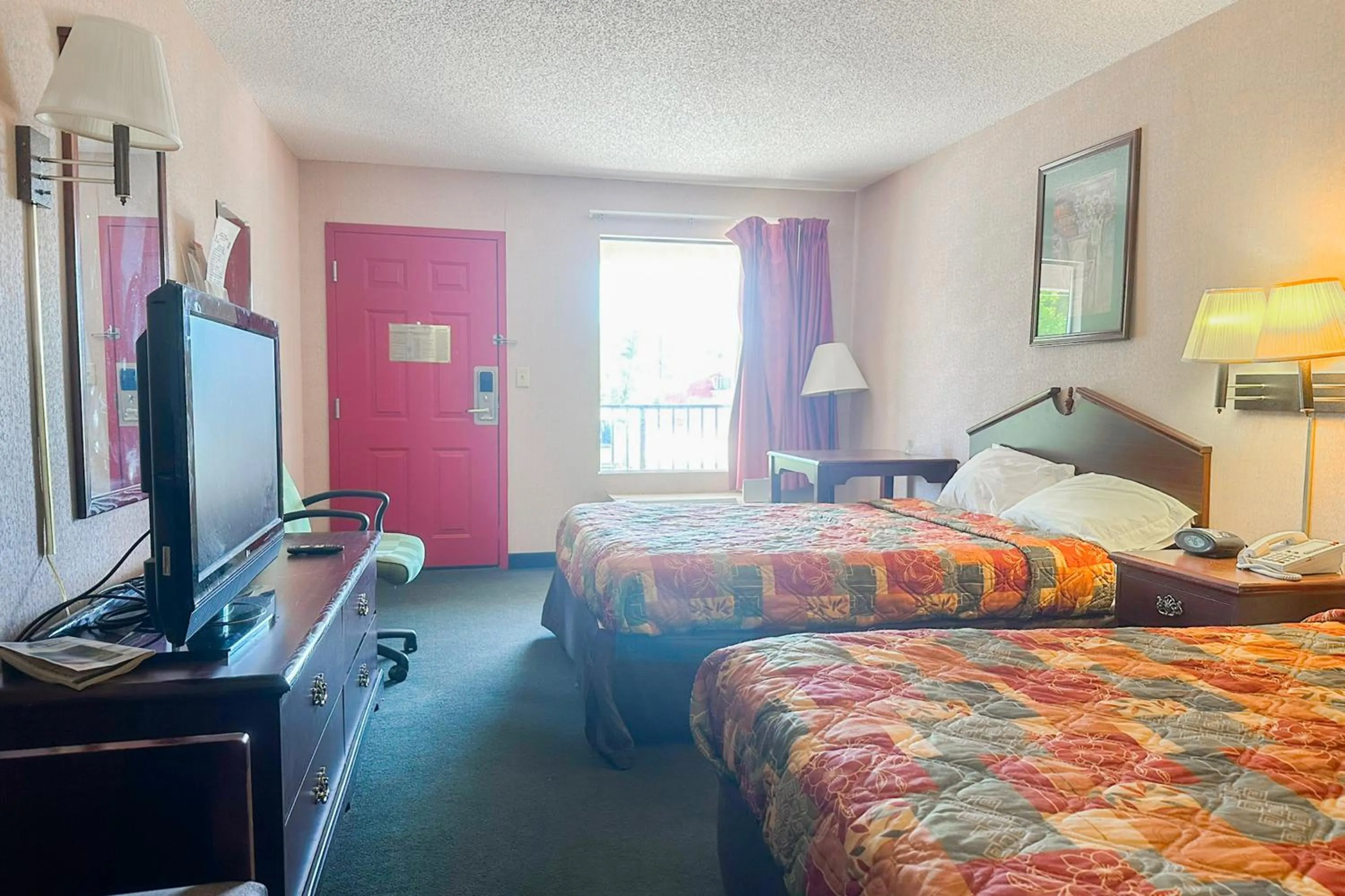 Bedroom, Bed in OYO Hotel East Macon I-75