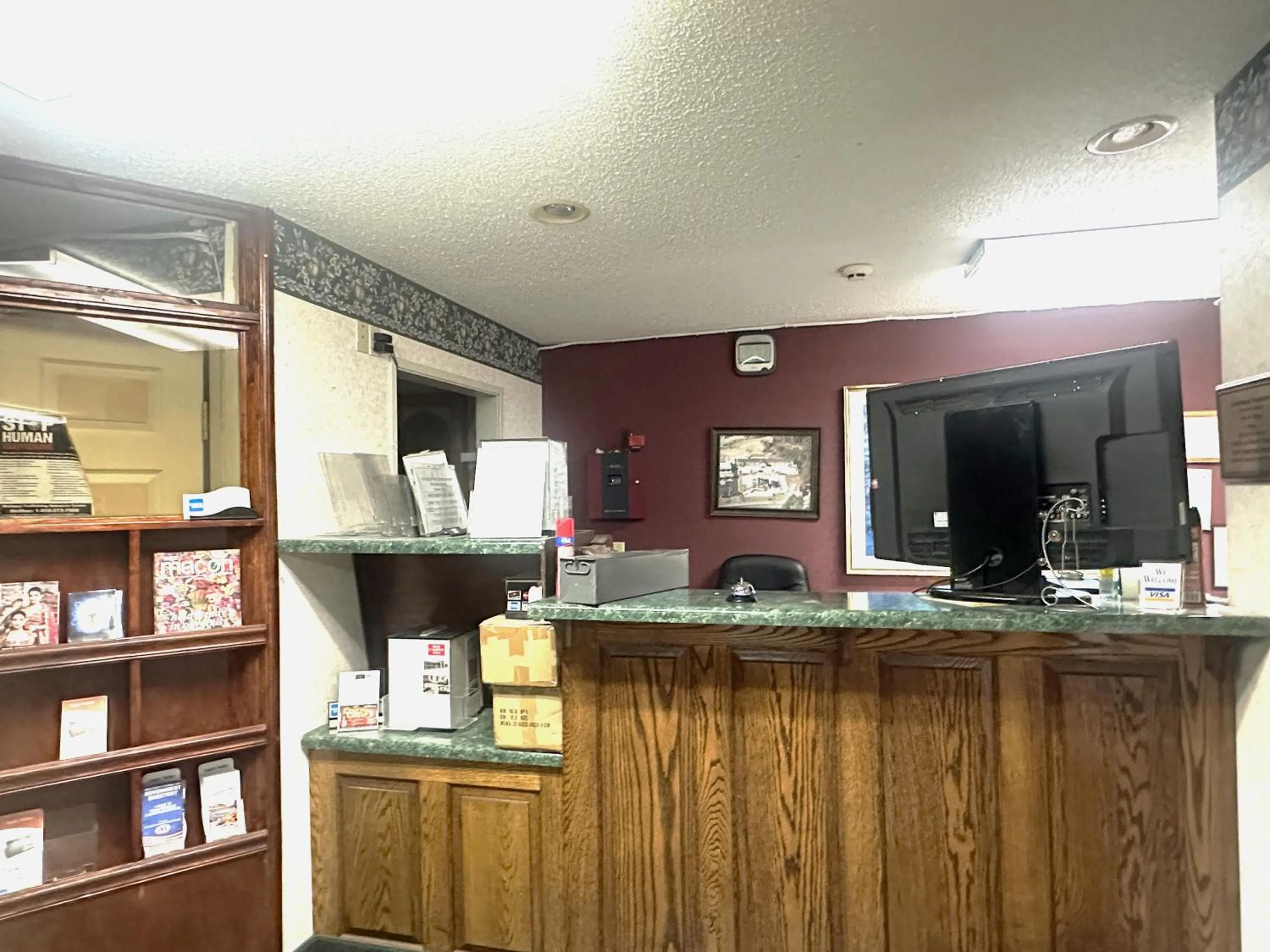 Lobby or reception in OYO Hotel East Macon I-75