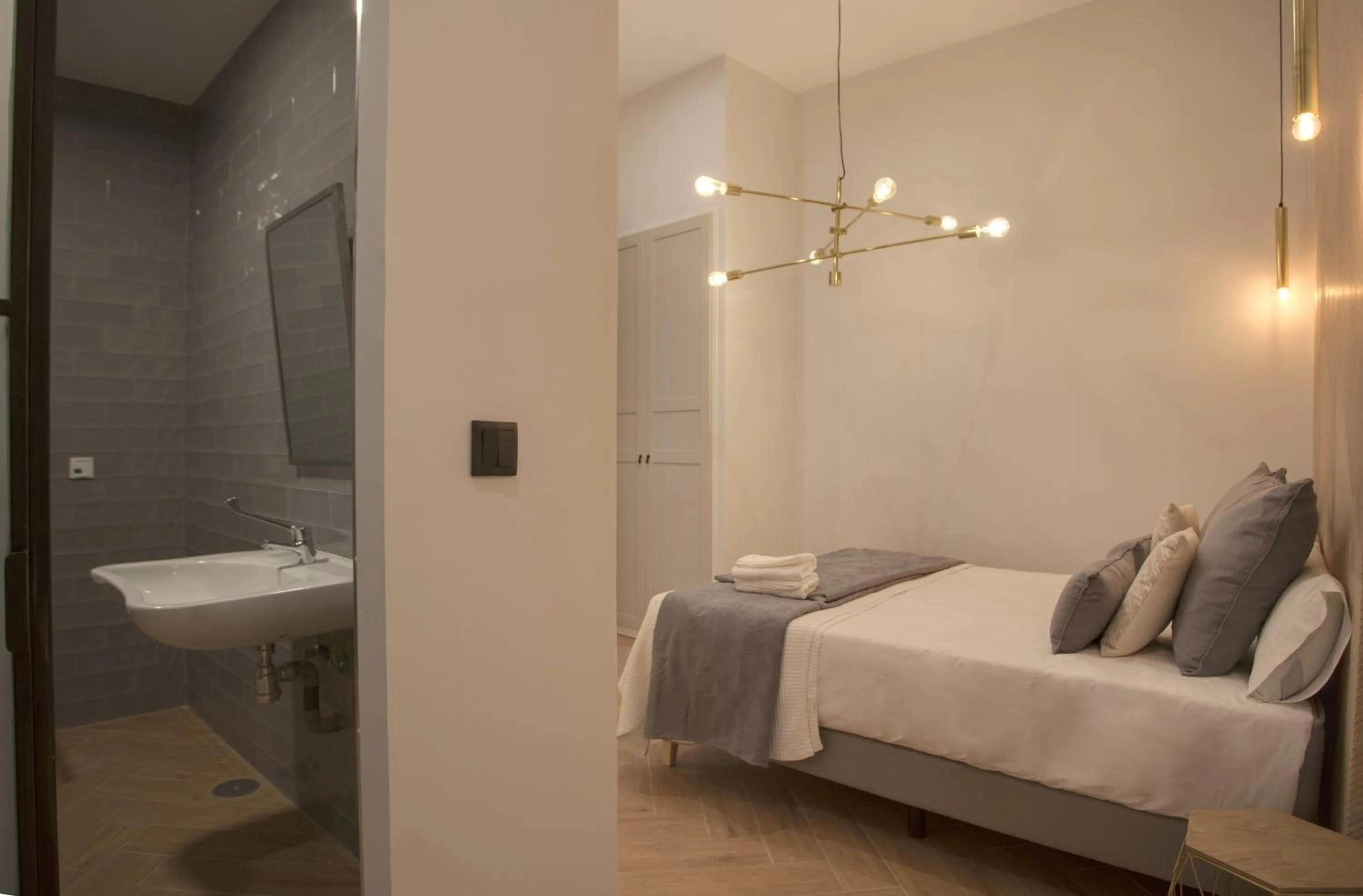 Bathroom, Bed in SUITES YOU Soho