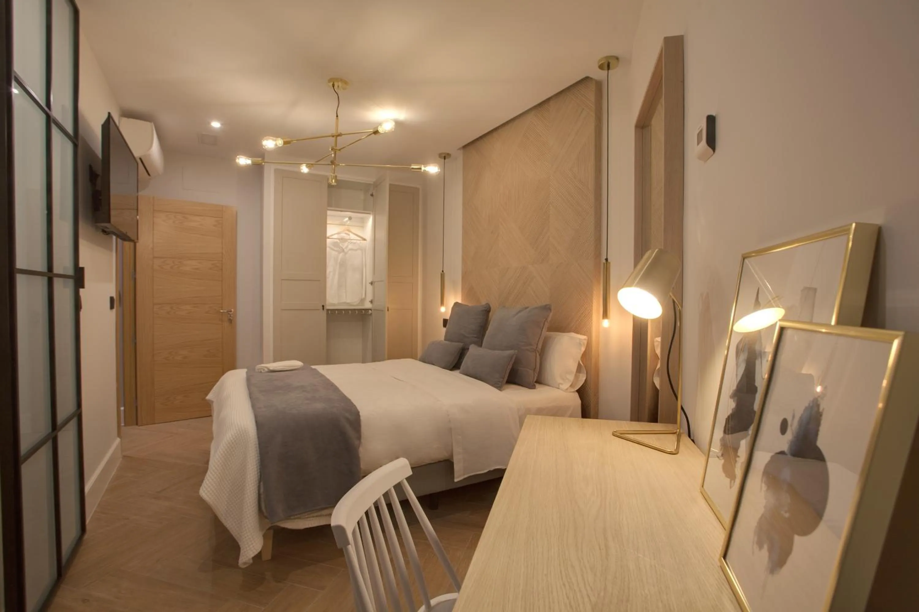 Photo of the whole room, Bed in SUITES YOU Soho