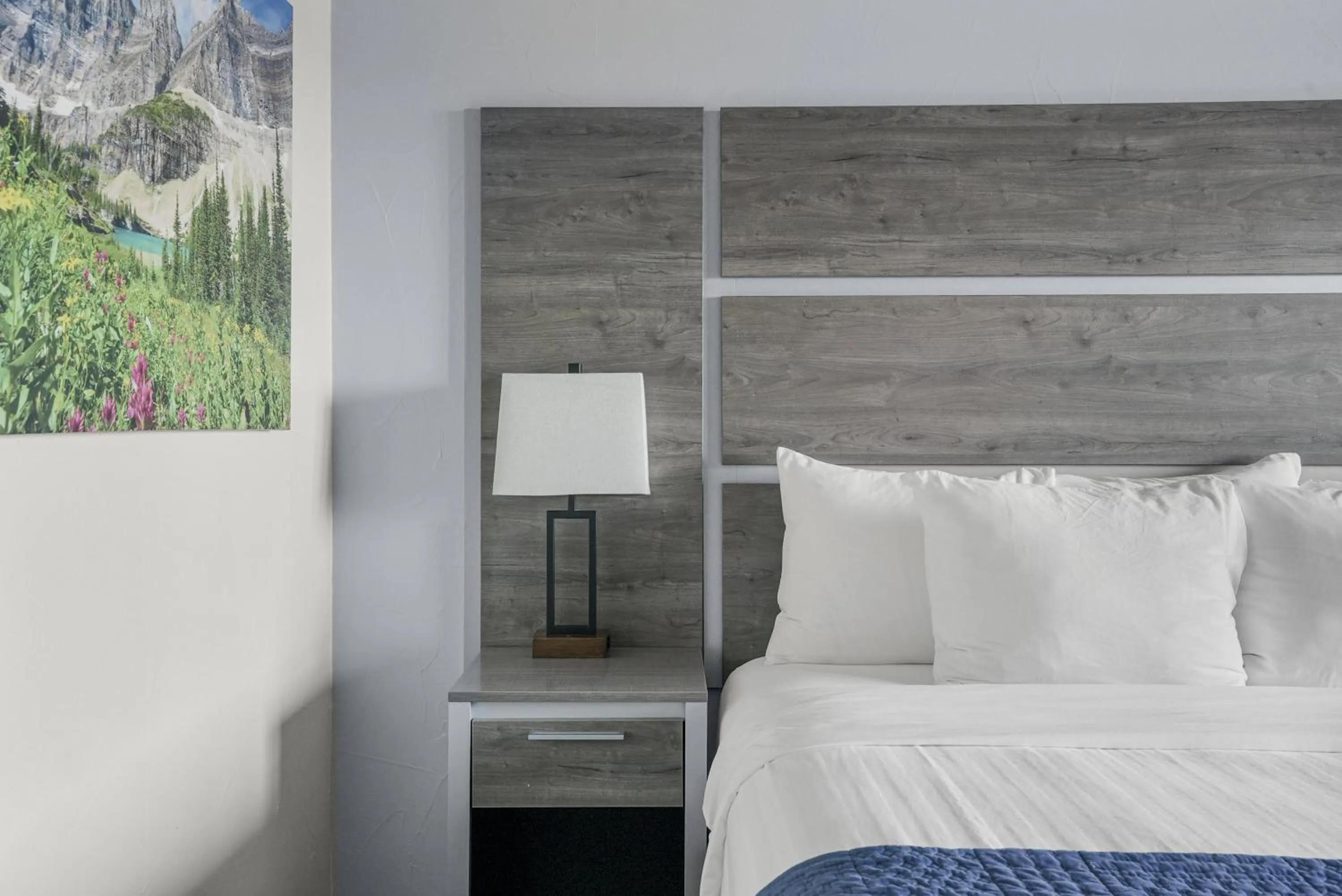 Bedroom in Americas Best Value Inn Polson