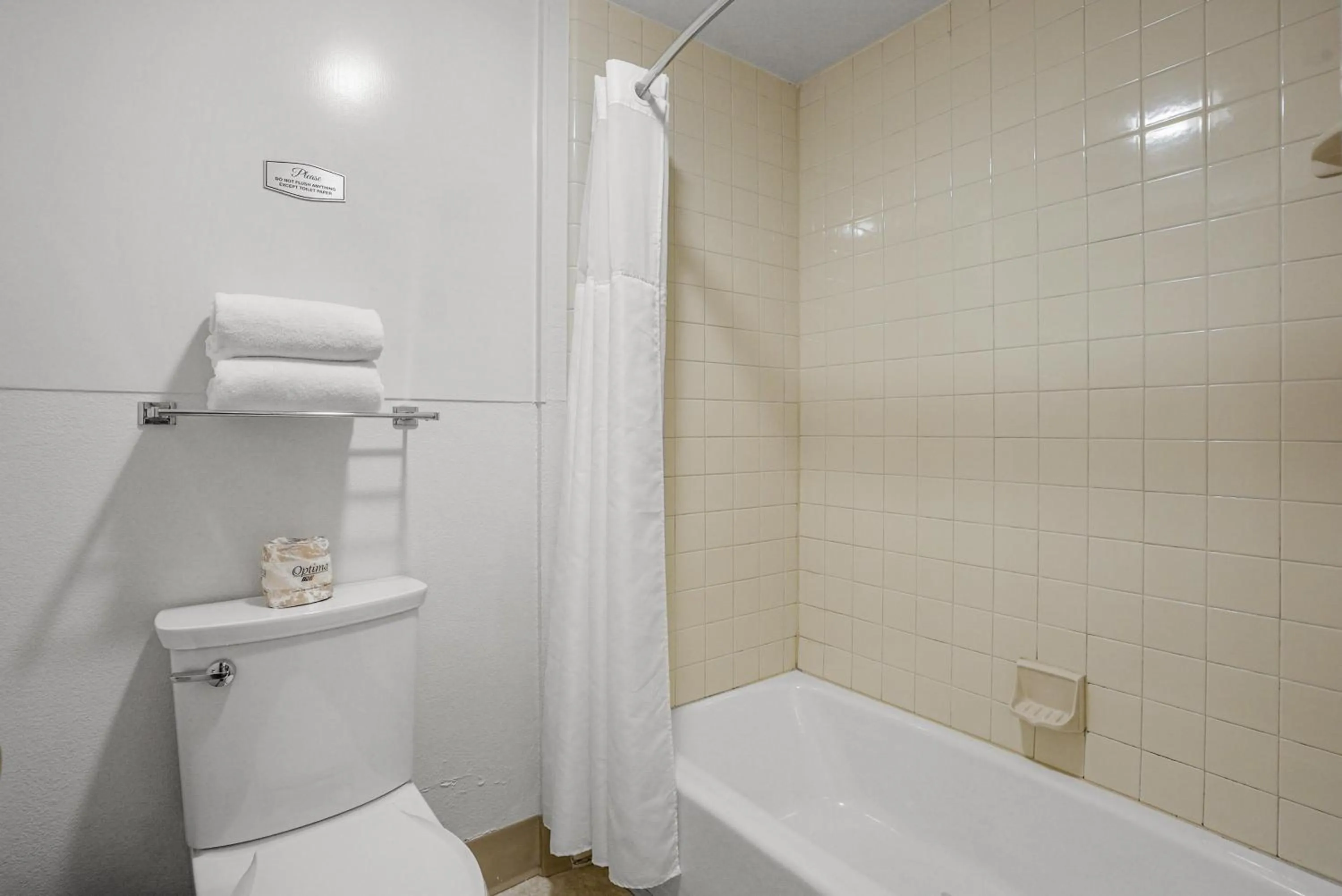 Bathroom in Americas Best Value Inn Polson