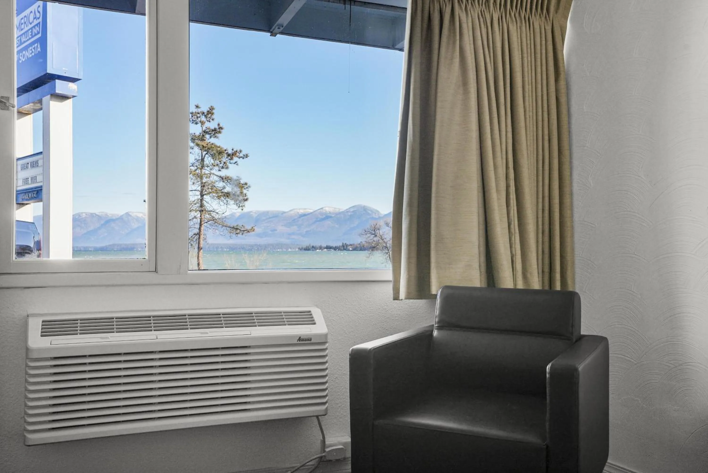 Bedroom in Americas Best Value Inn Polson