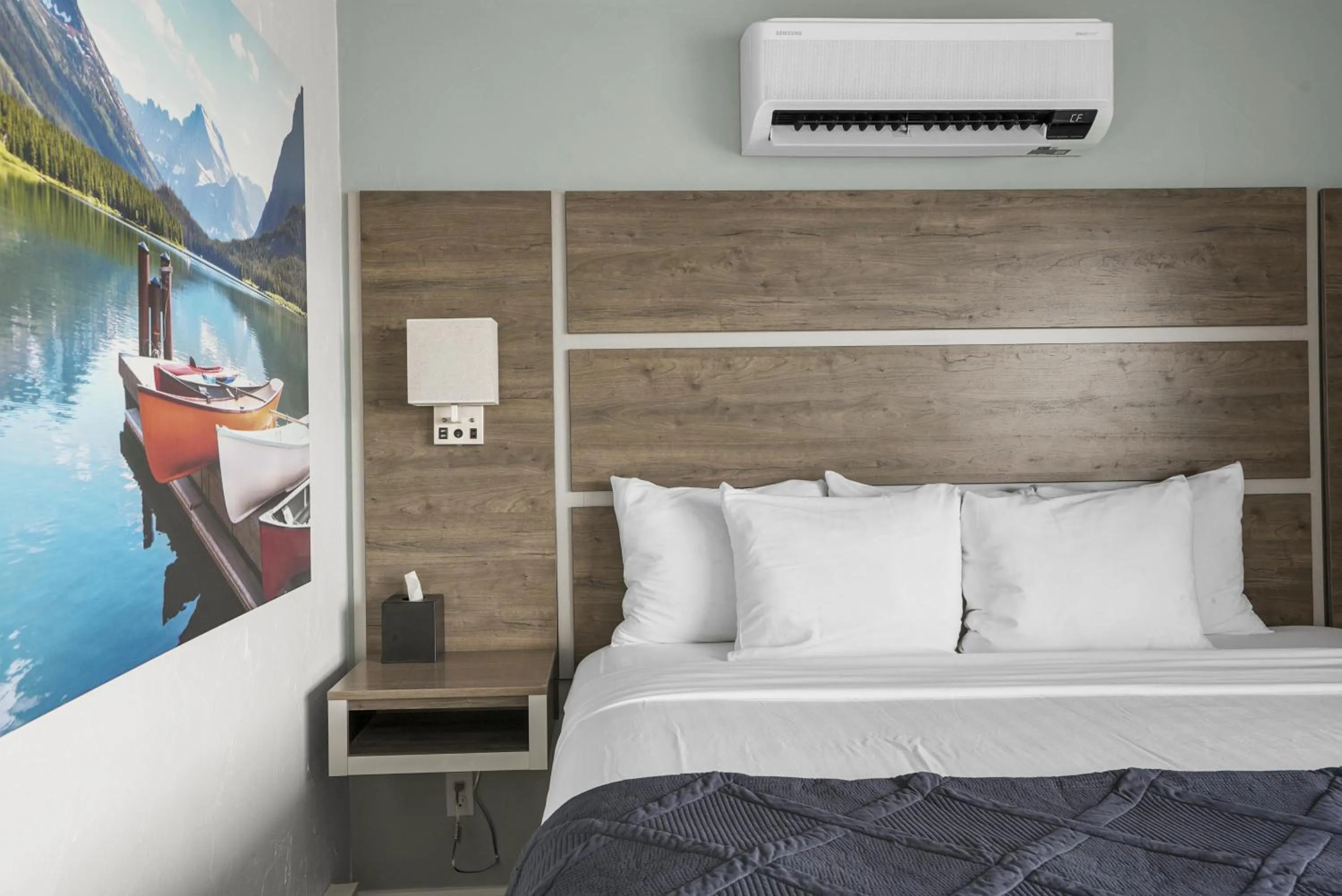 Bedroom in Americas Best Value Inn Polson