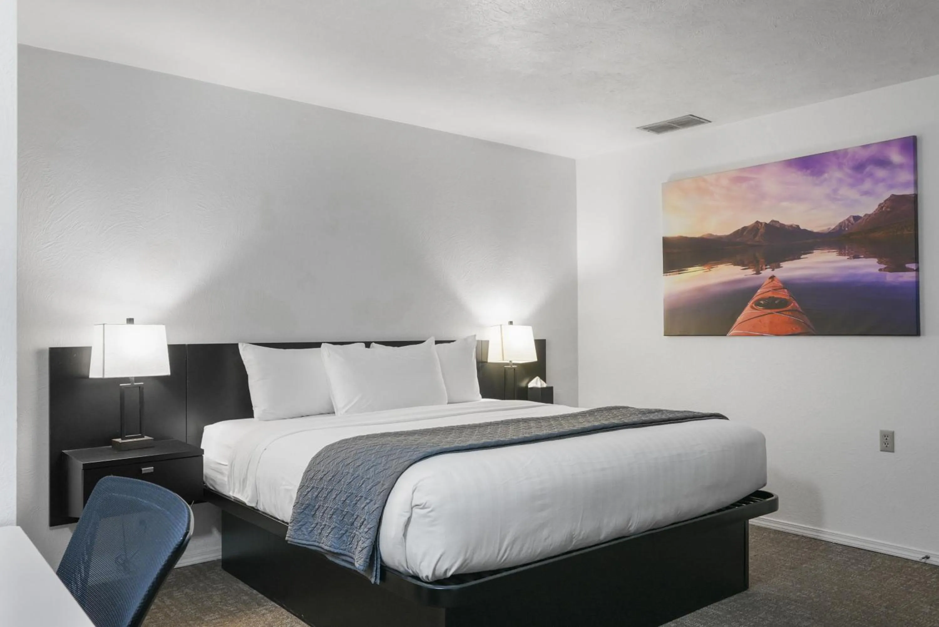 Bedroom in Americas Best Value Inn Polson