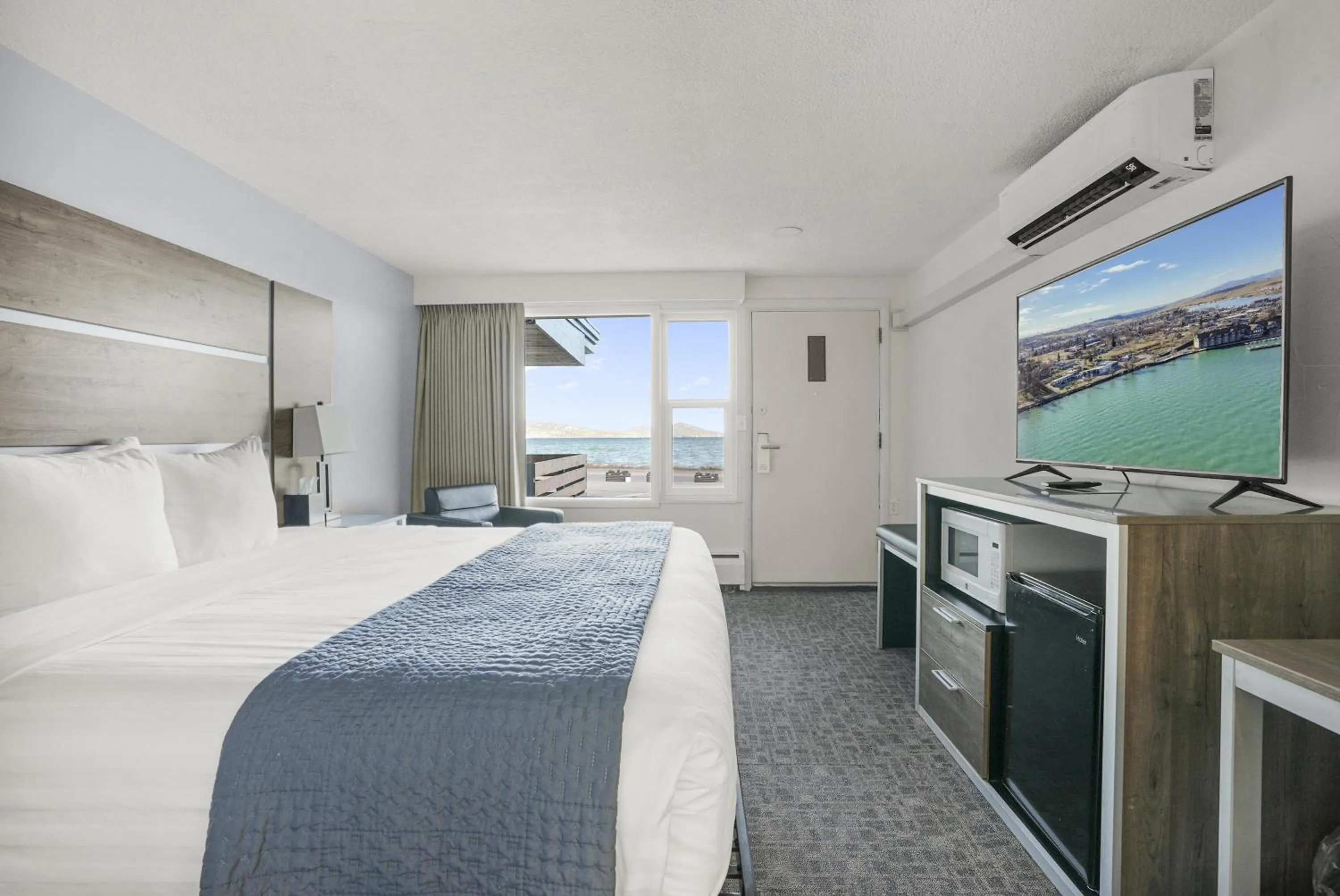 Bedroom in Americas Best Value Inn Polson