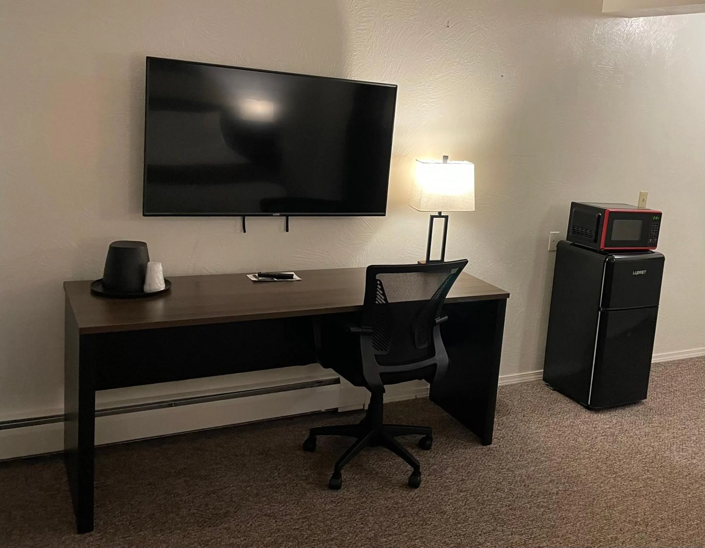 TV and multimedia in Americas Best Value Inn Polson