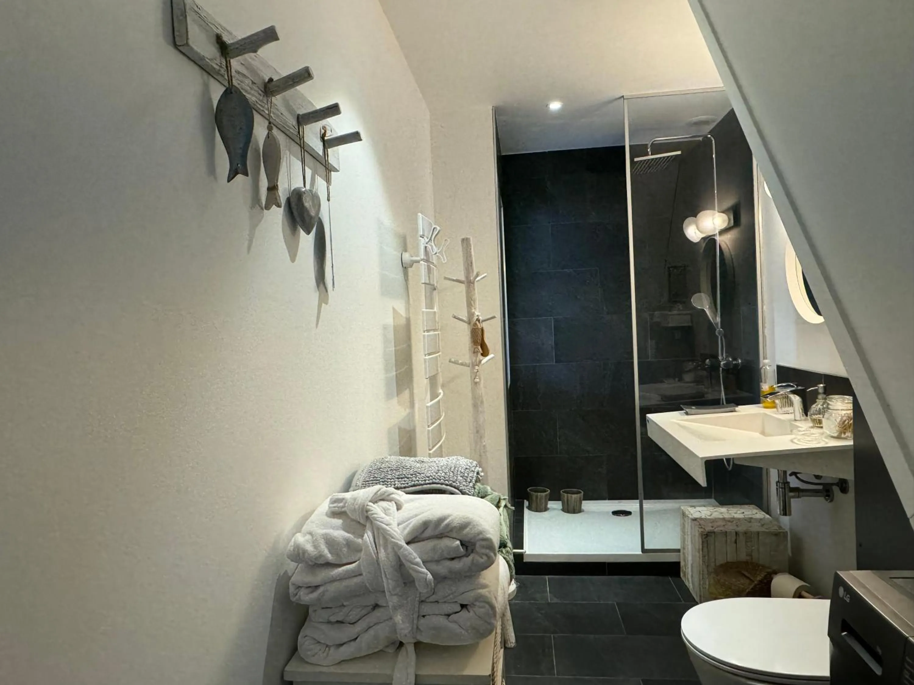 Shower in Pavillon de la plage