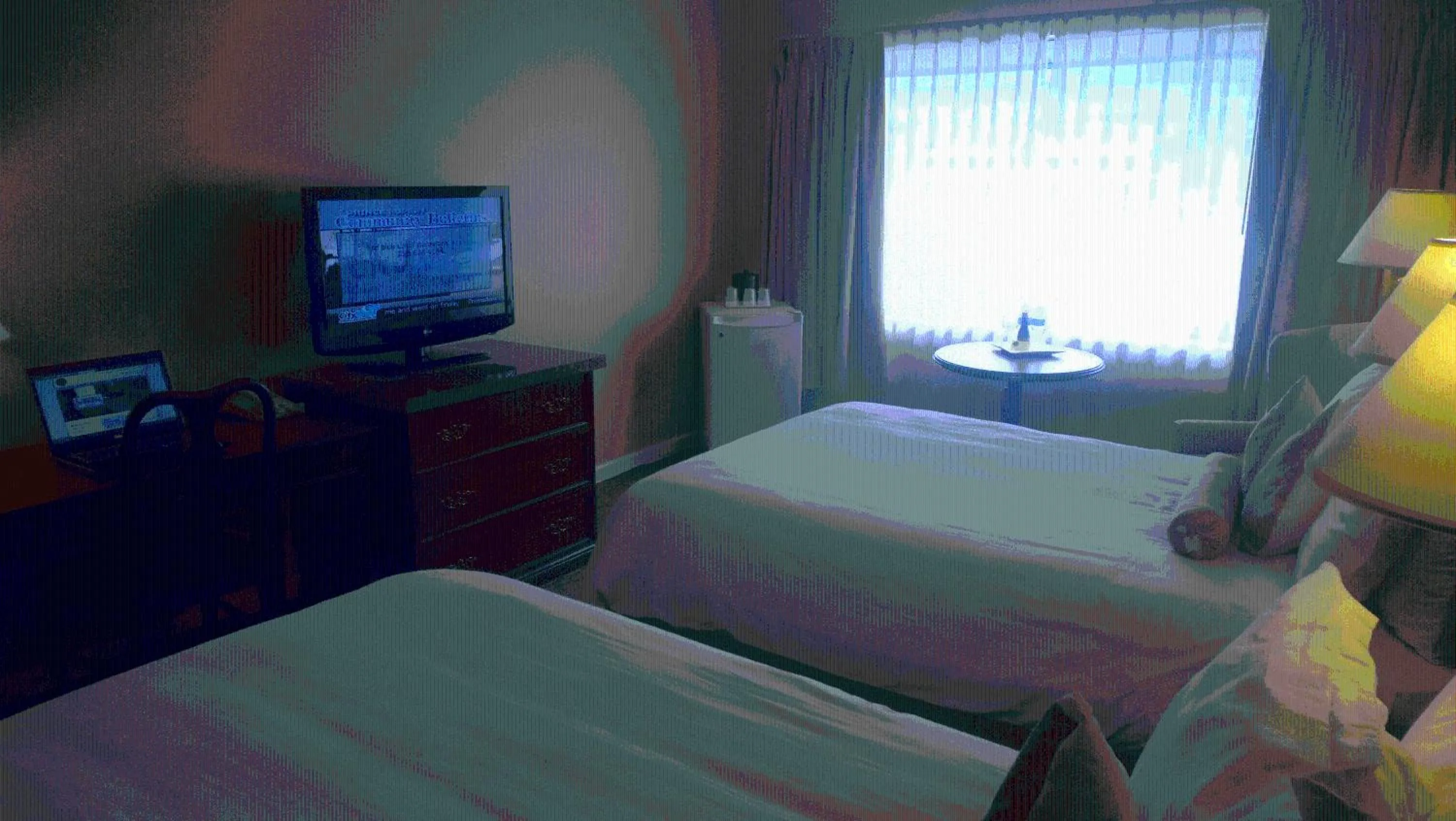 Photo of the whole room, Bed in The Pacific Inn