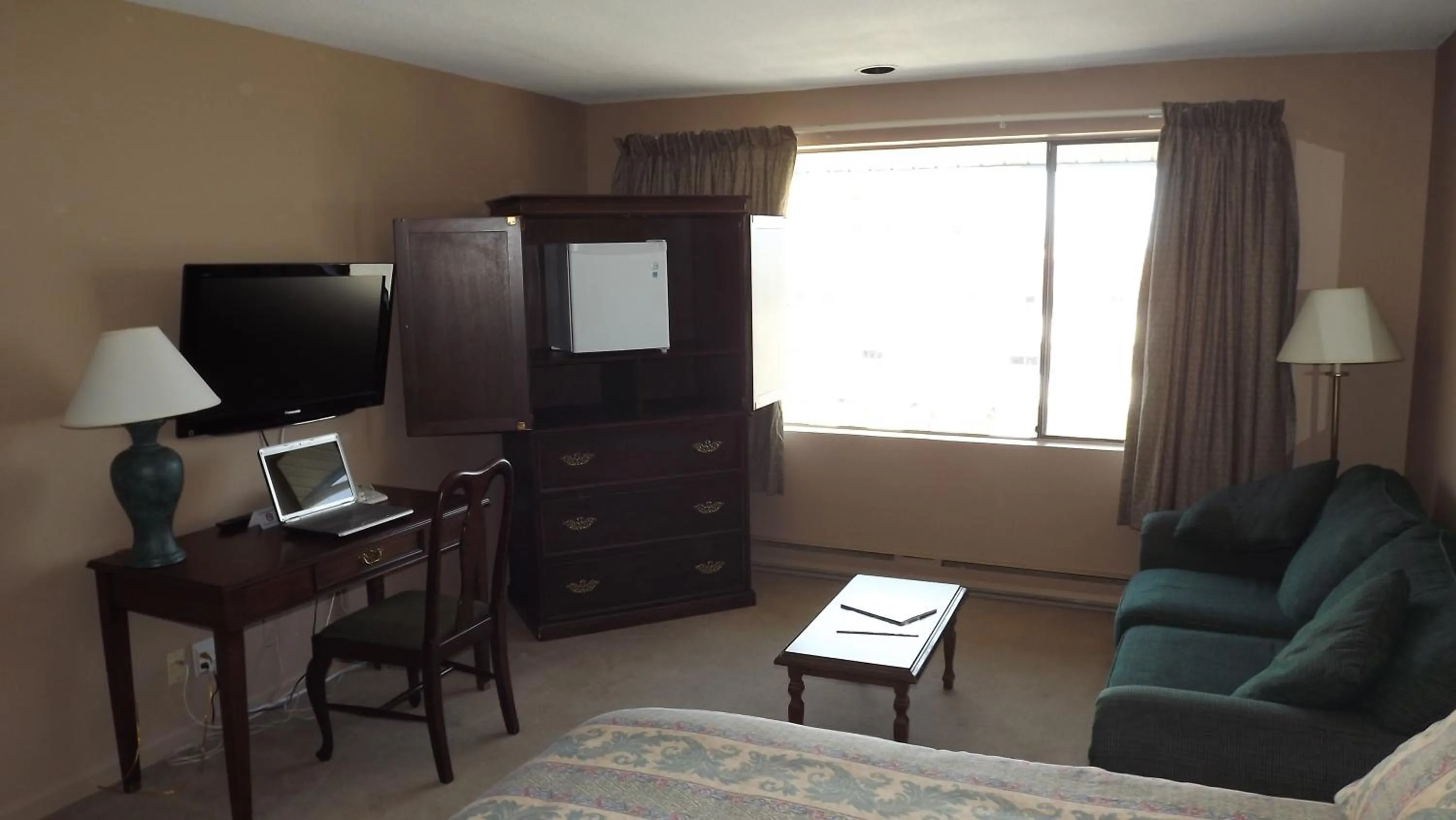 TV and multimedia in The Pacific Inn