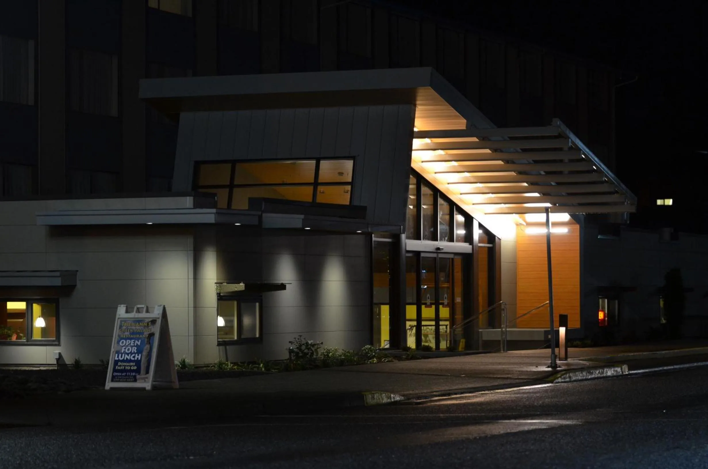 Facade/entrance in The Pacific Inn