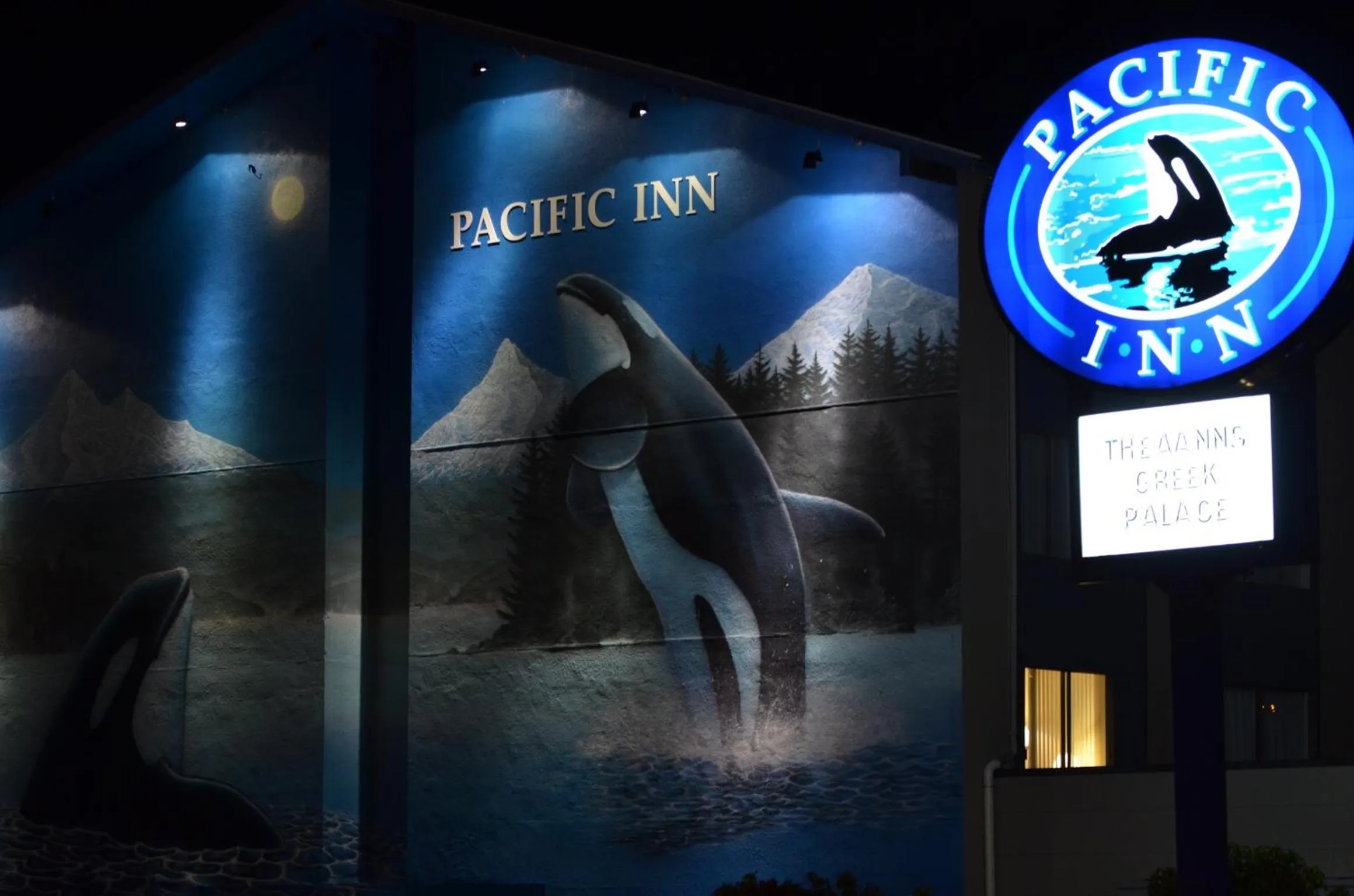 Facade/entrance in The Pacific Inn