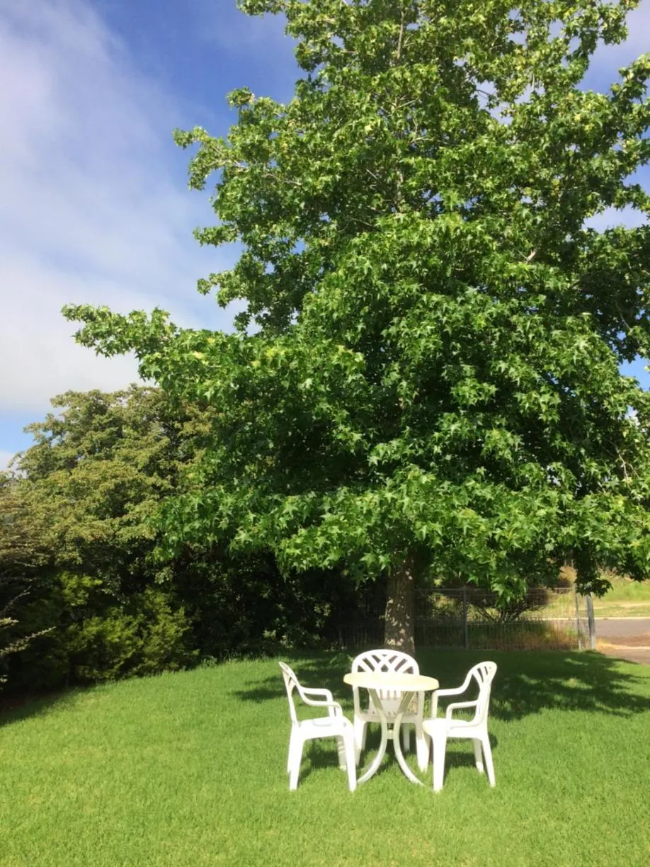 Garden in Idlewilde Town & Country Motor Inn