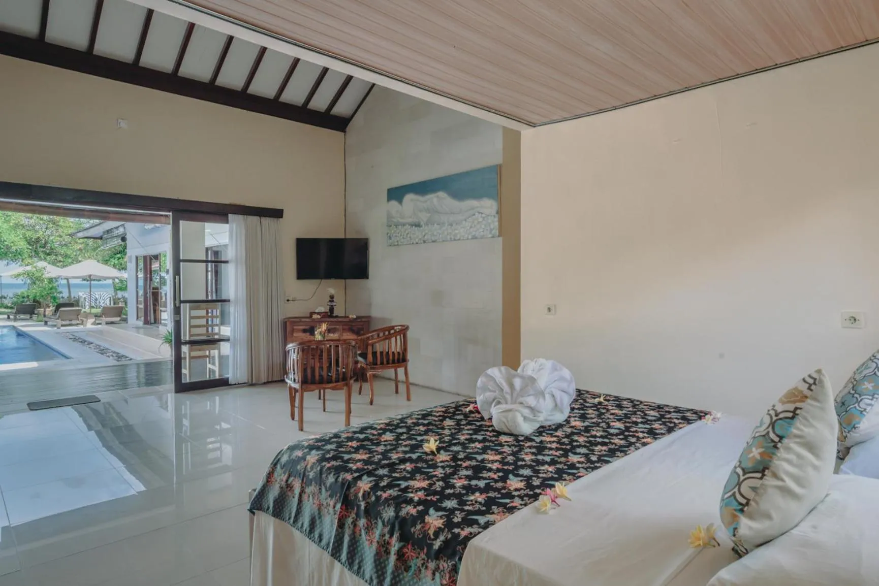 Bed in Frangipani Beach Hotel