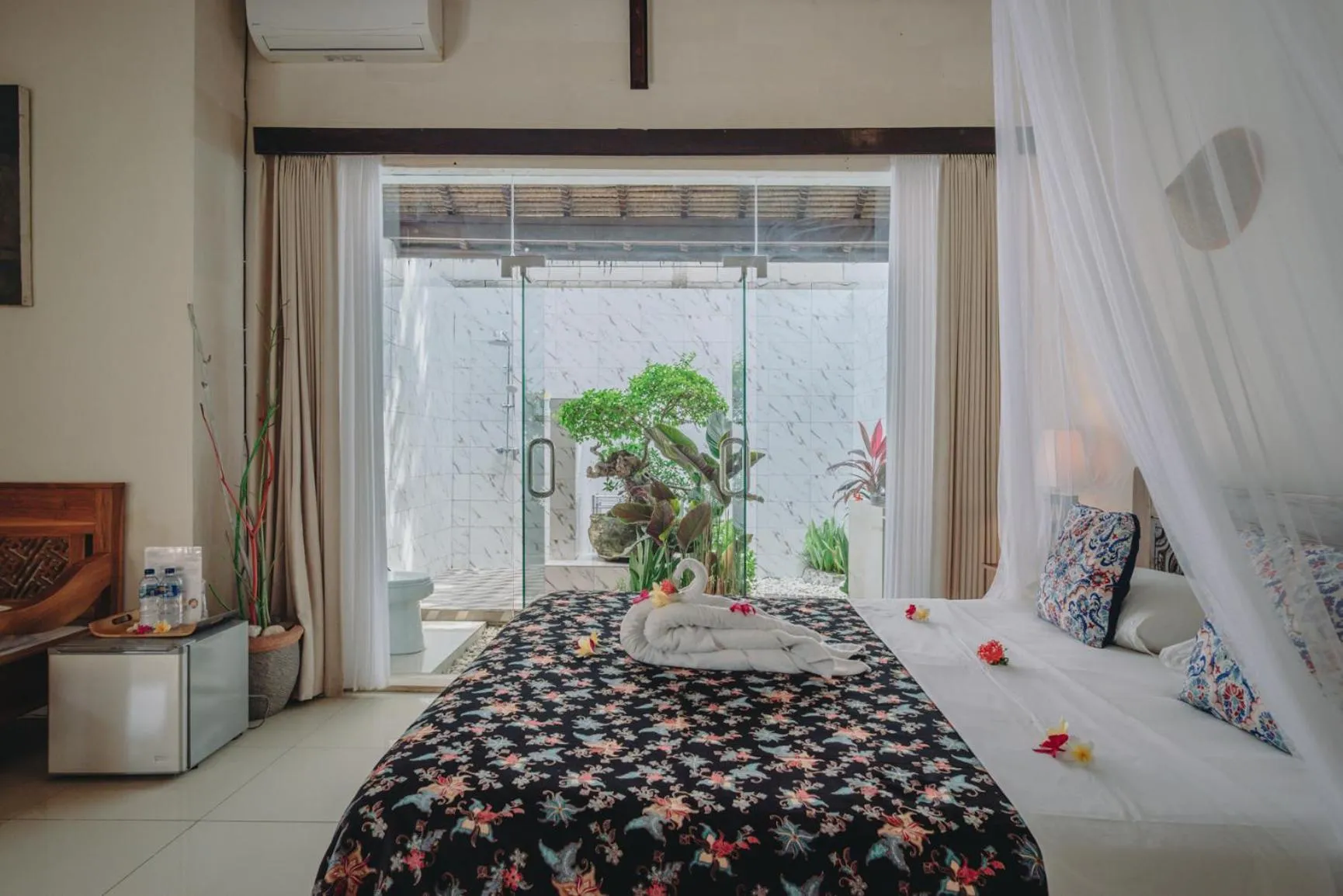 Bed in Frangipani Beach Hotel