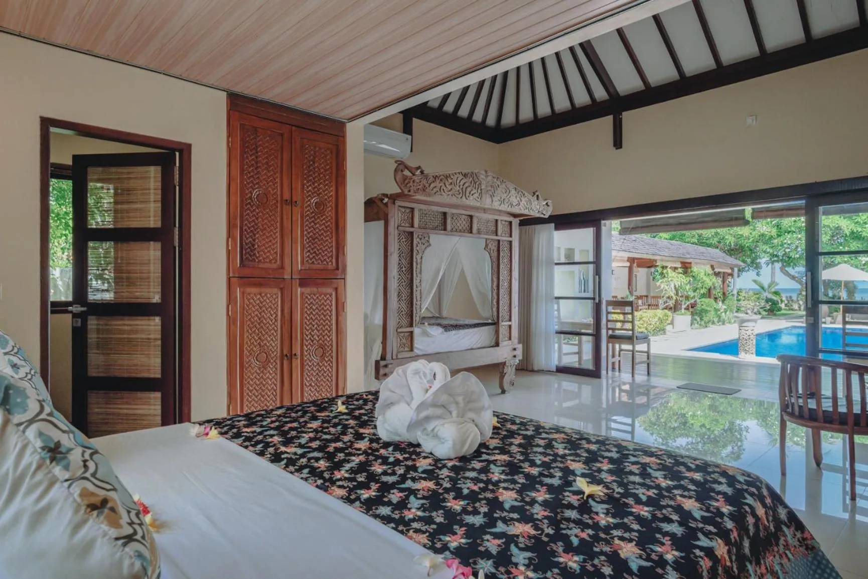 Bed in Frangipani Beach Hotel