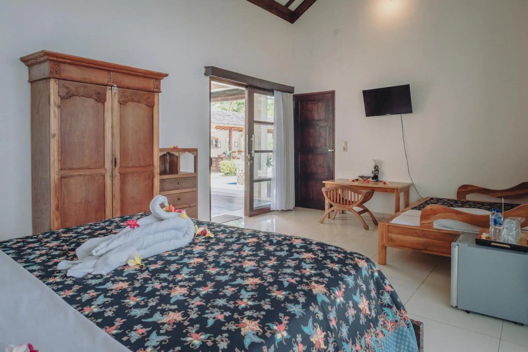 Bed in Frangipani Beach Hotel