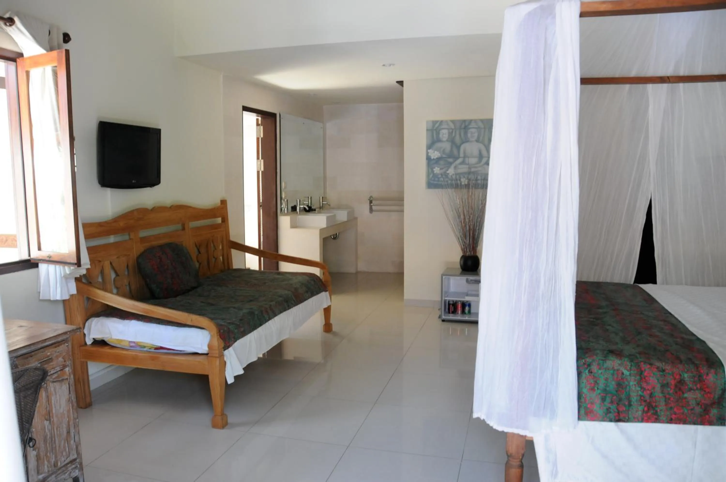 Bedroom, Bed in Frangipani Beach Hotel