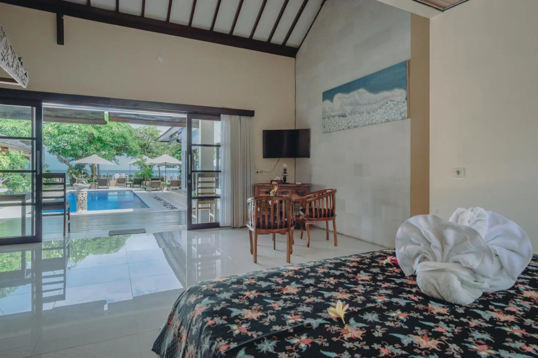 Bed in Frangipani Beach Hotel