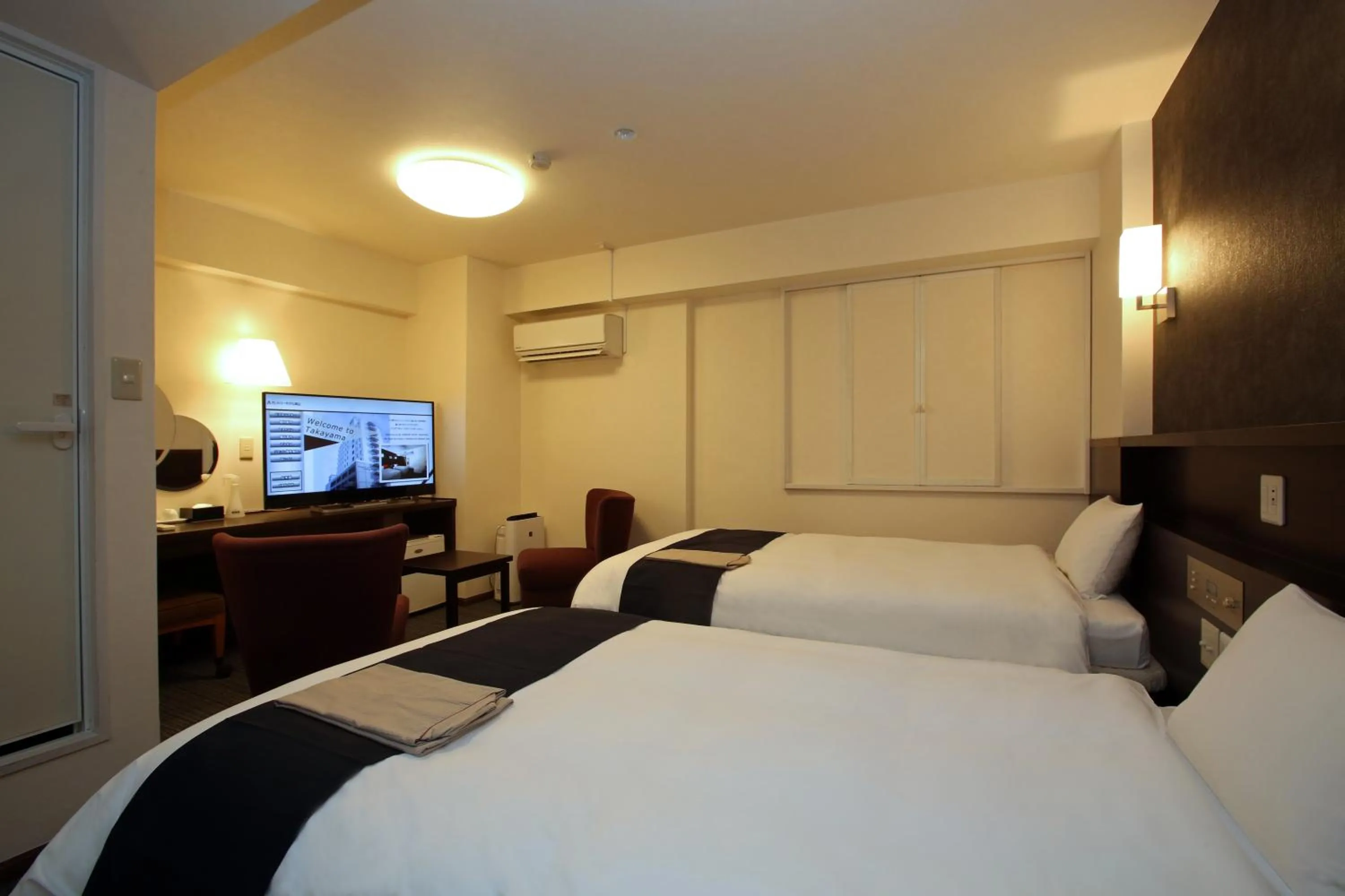 Photo of the whole room, Bed in Country Hotel Takayama