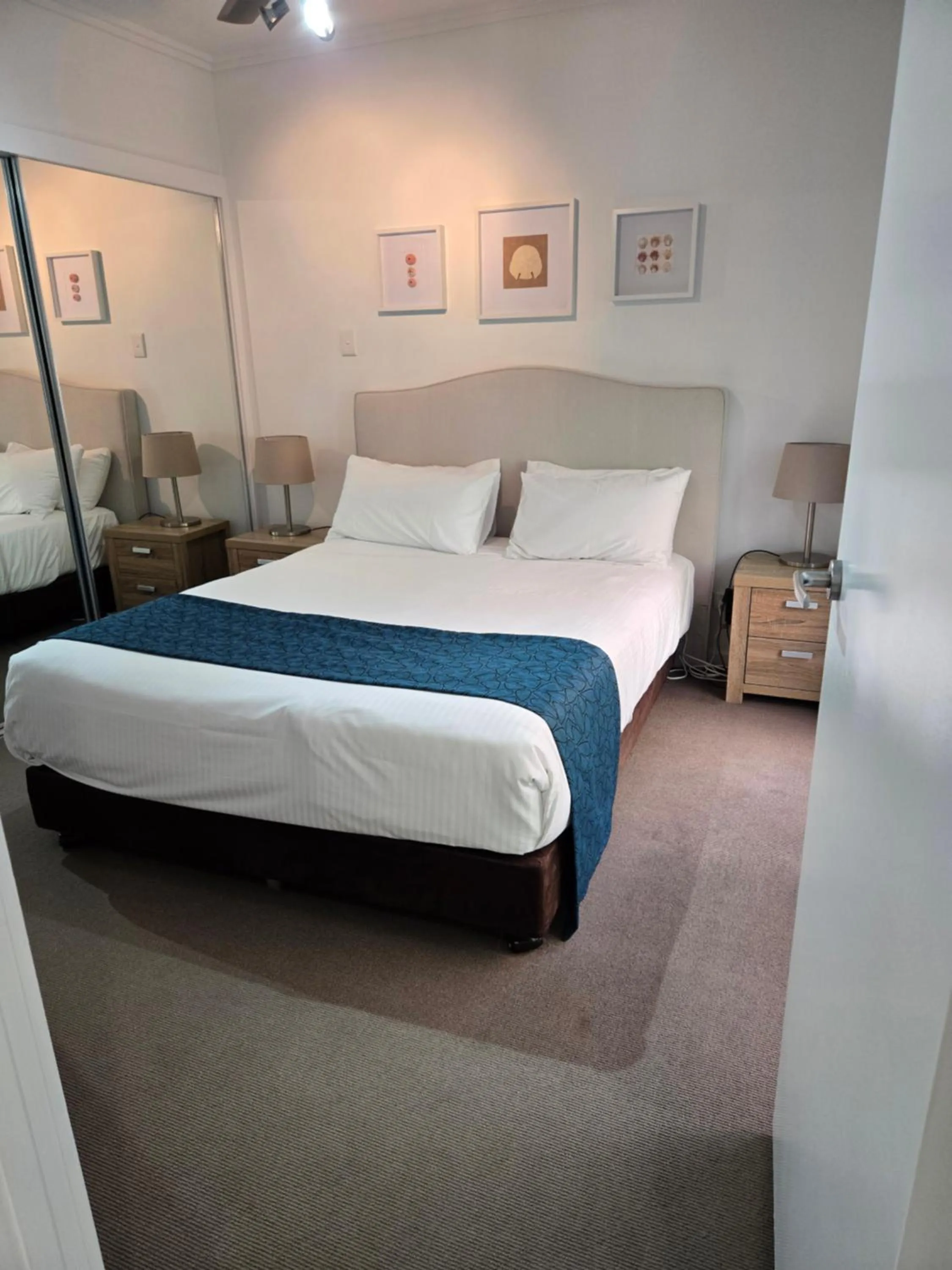 Bedroom, Bed in Quarterdecks Retreat