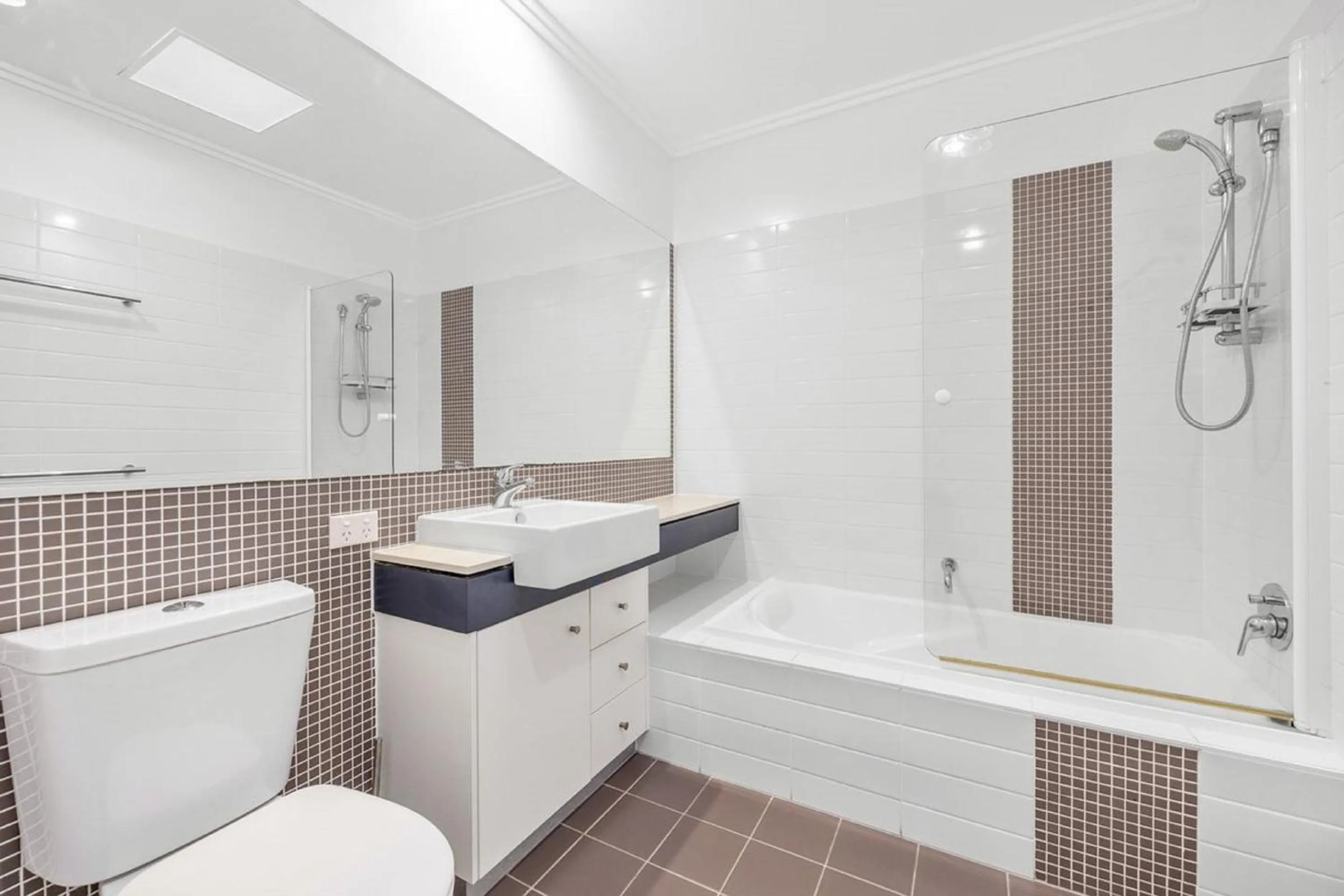 Bathroom in Quarterdecks Retreat