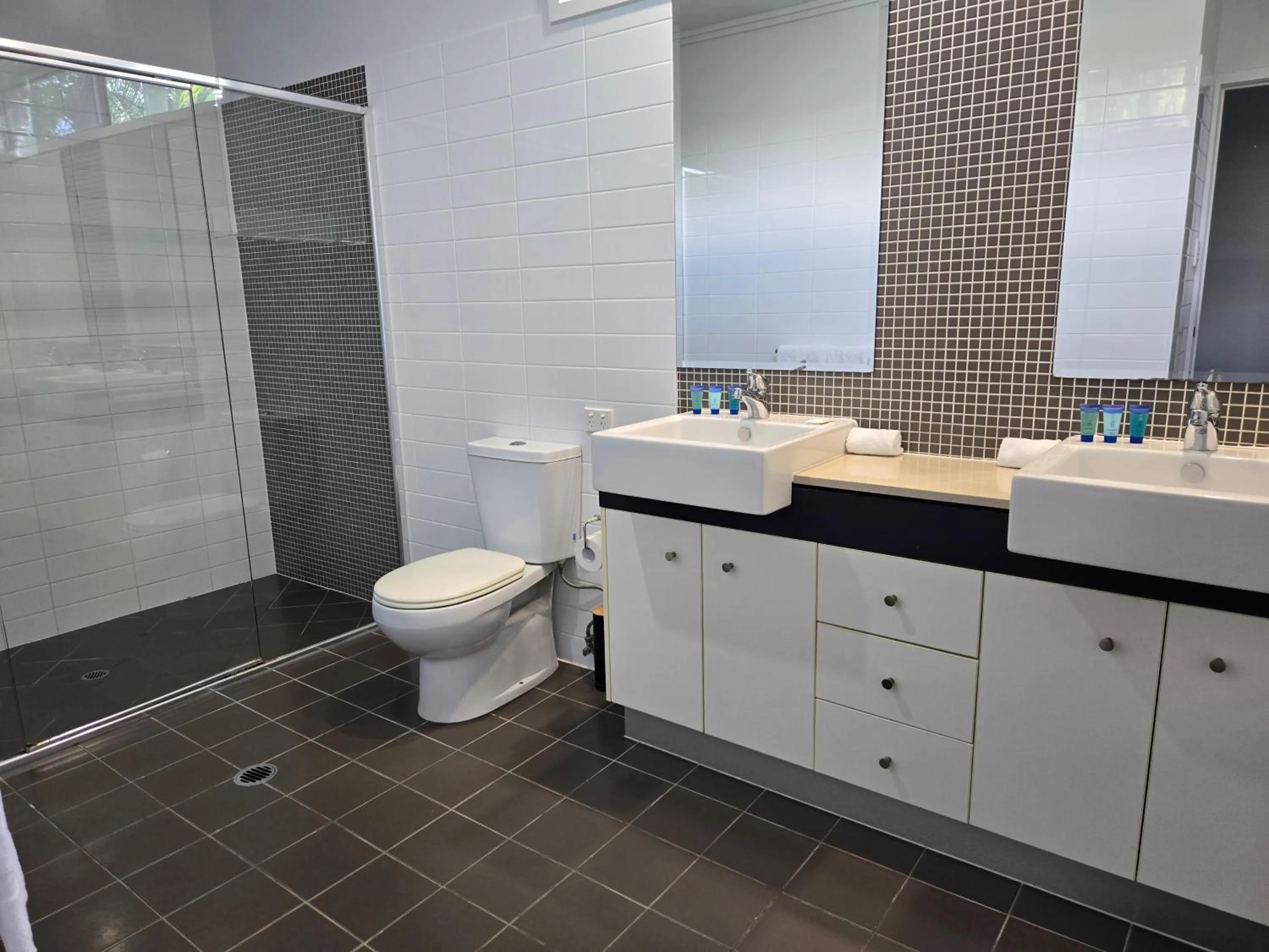 Bathroom in Quarterdecks Retreat