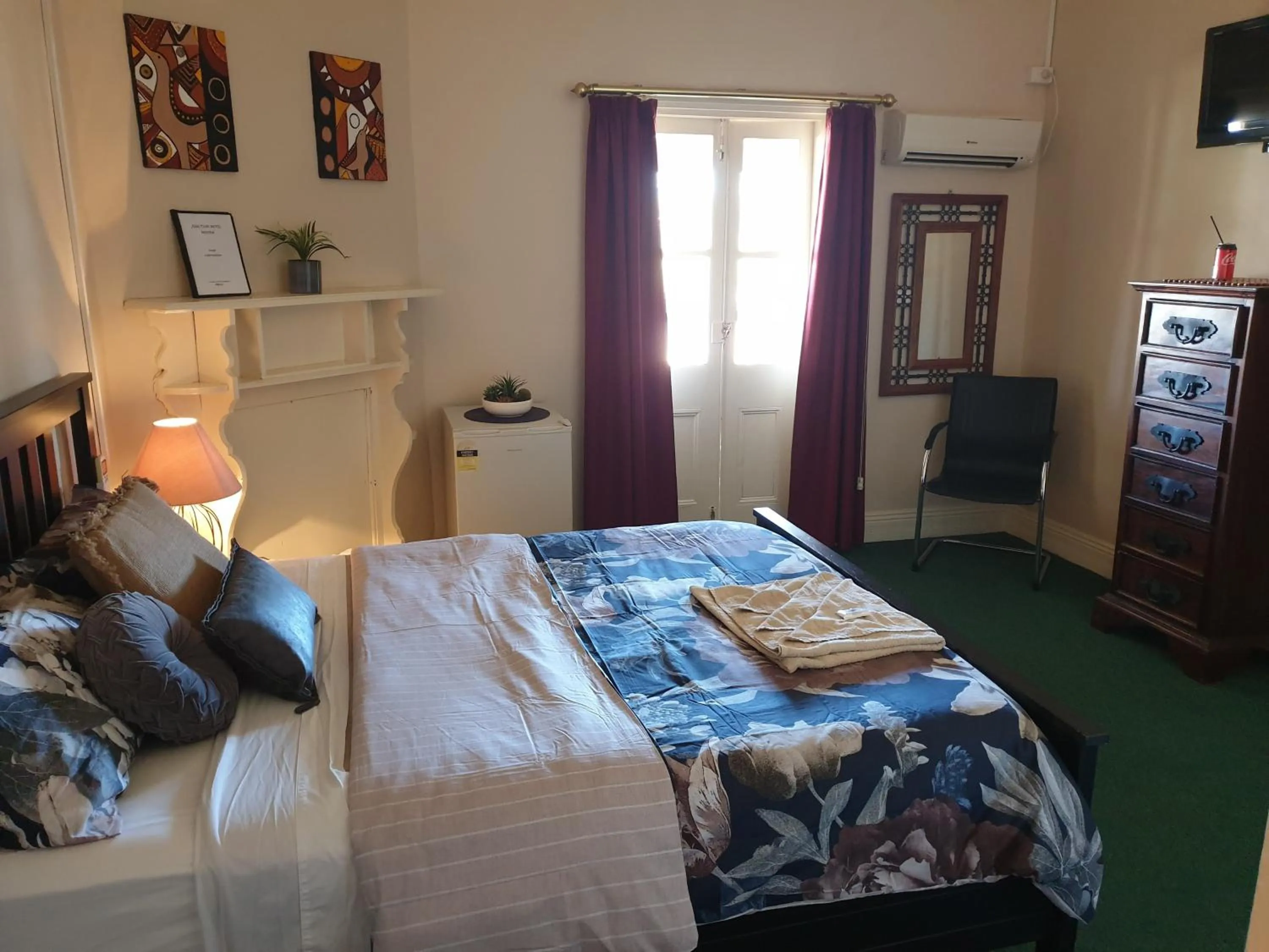 Bed in Junction Hotel Moora