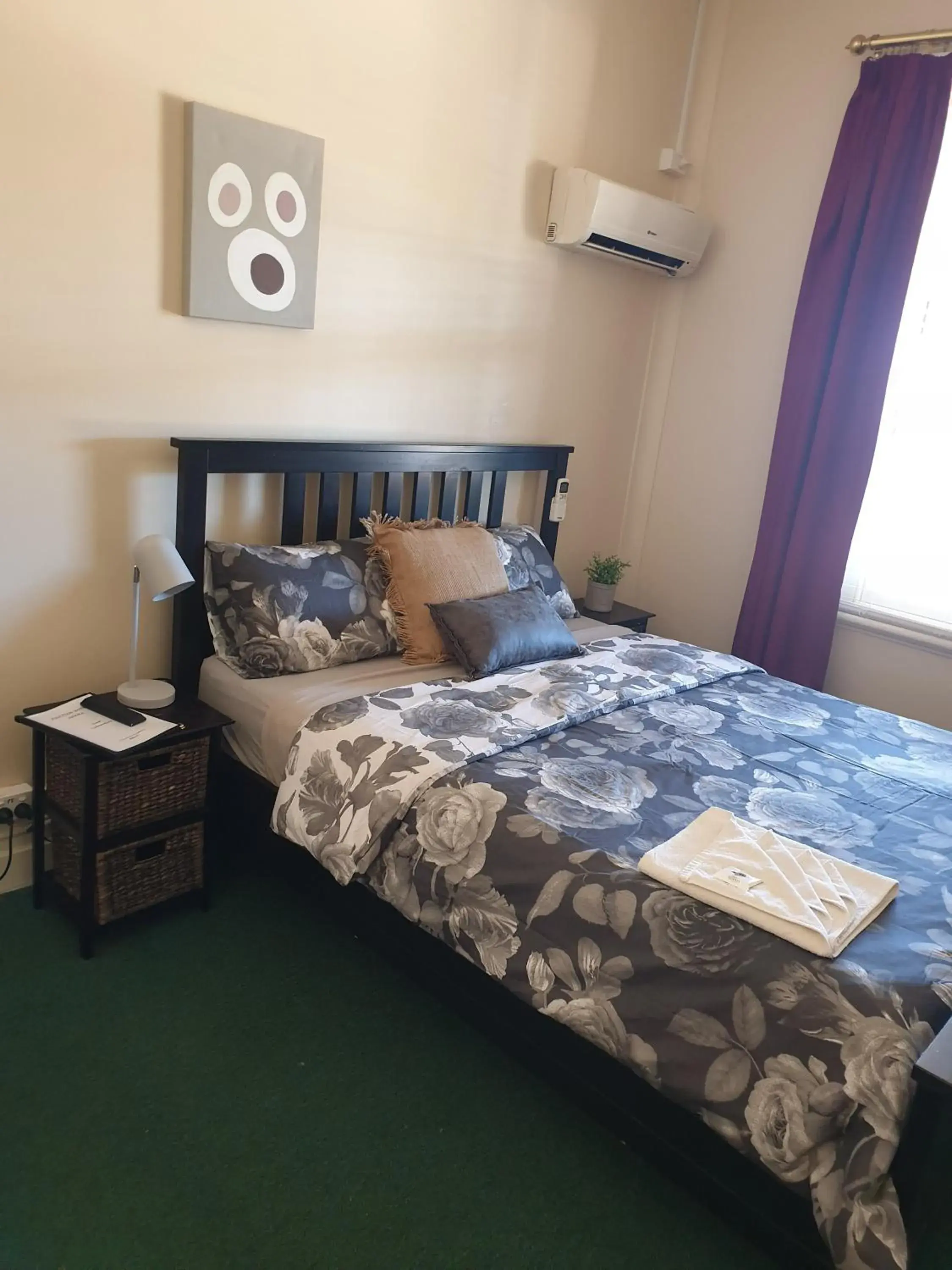 Queen Room with Shared Bathroom in Junction Hotel Moora Queen Room with Shared Bathroom in Junction Hotel Moora