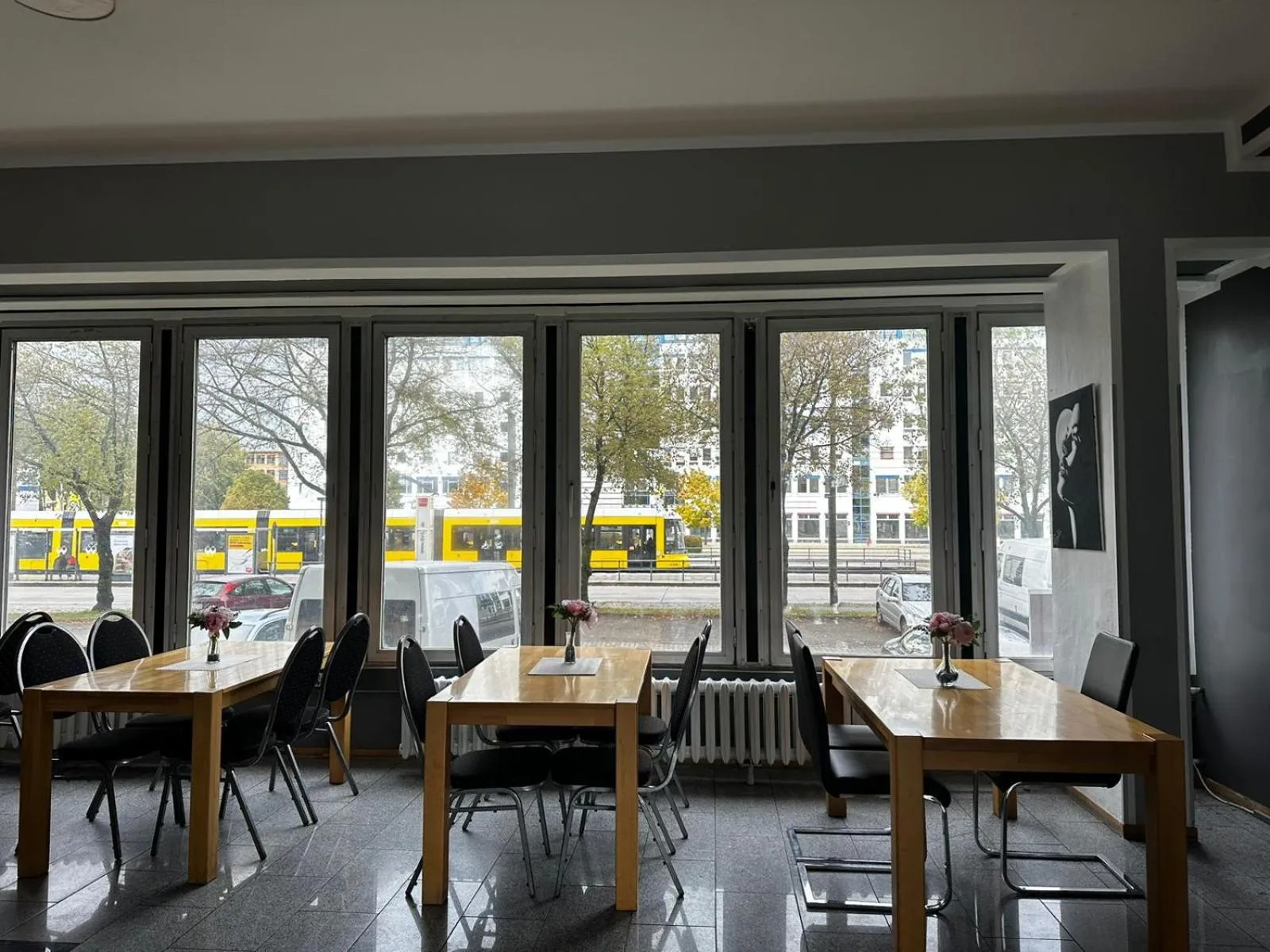 Dining area in Ootel.com