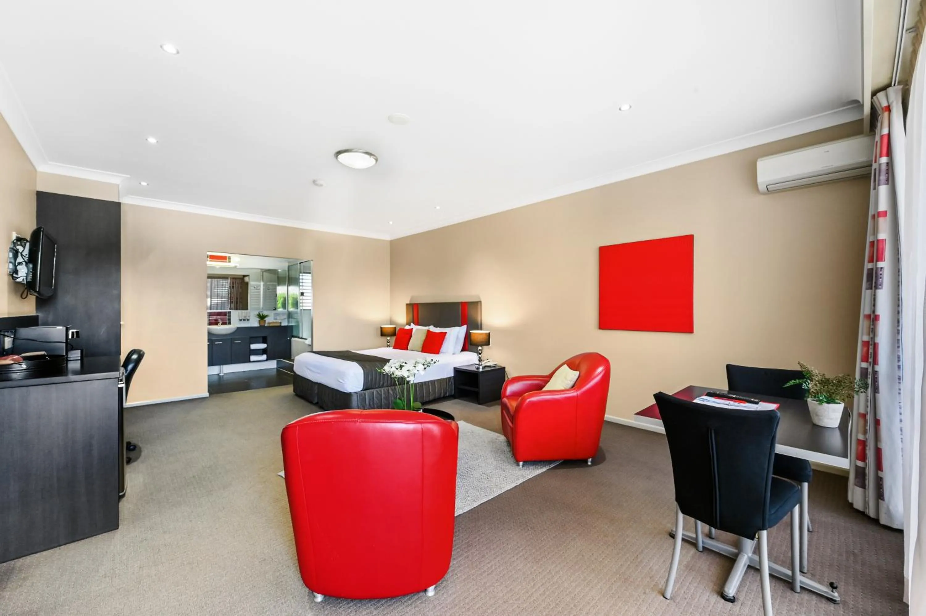 TV and multimedia in Platinum International