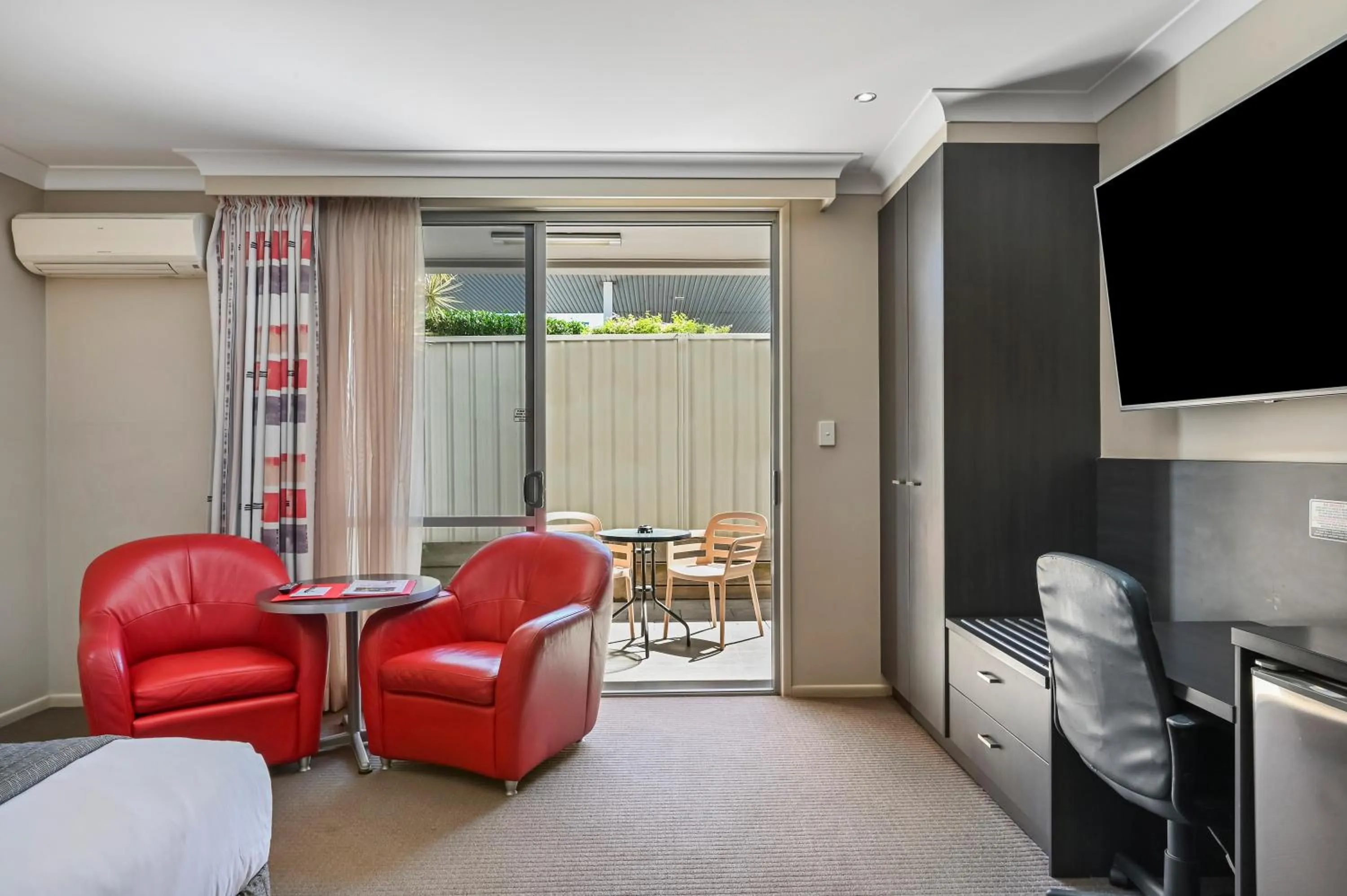 TV and multimedia in Platinum International