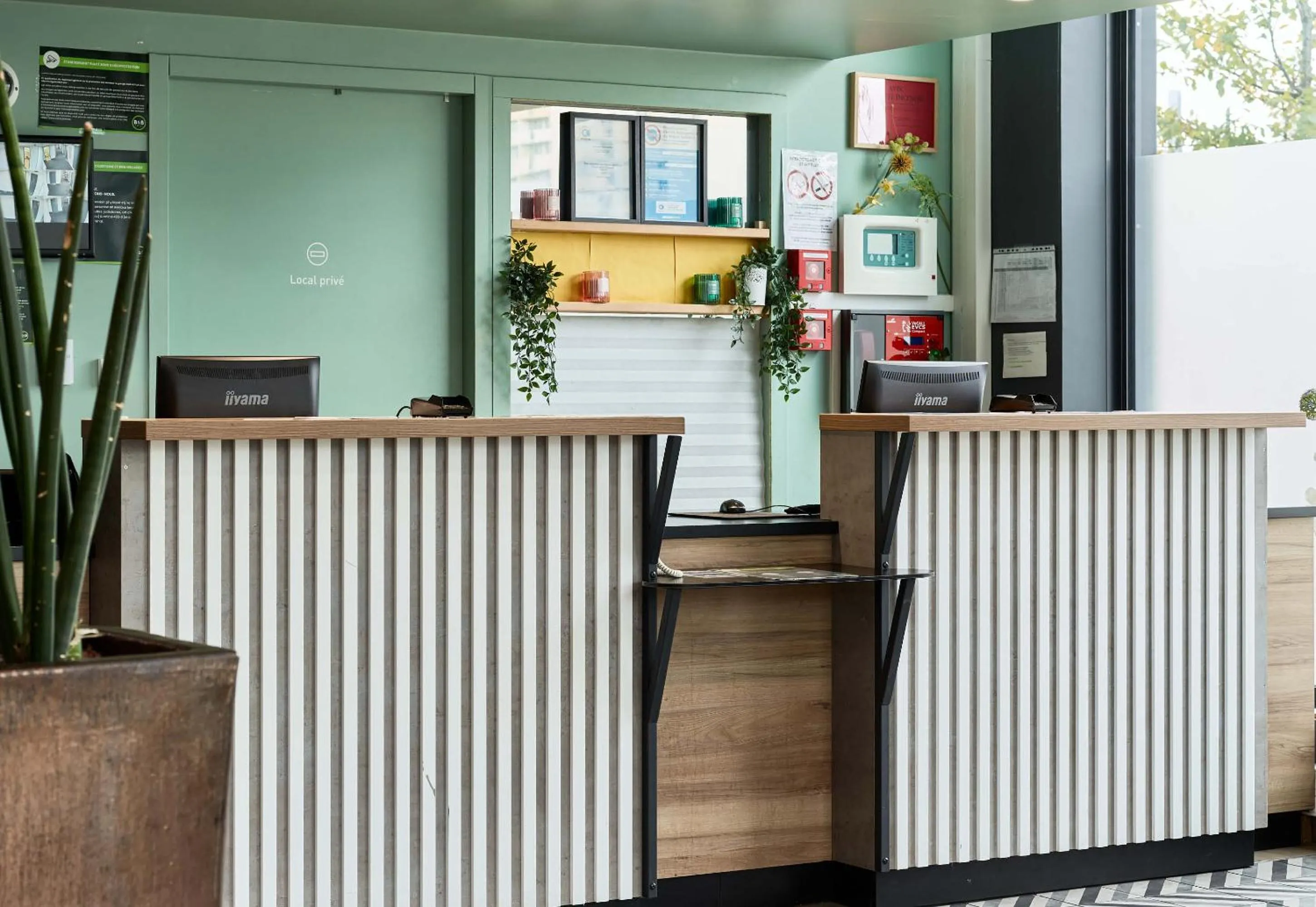 Lobby or reception in B&B HOTEL Paris Gennevilliers Asnières