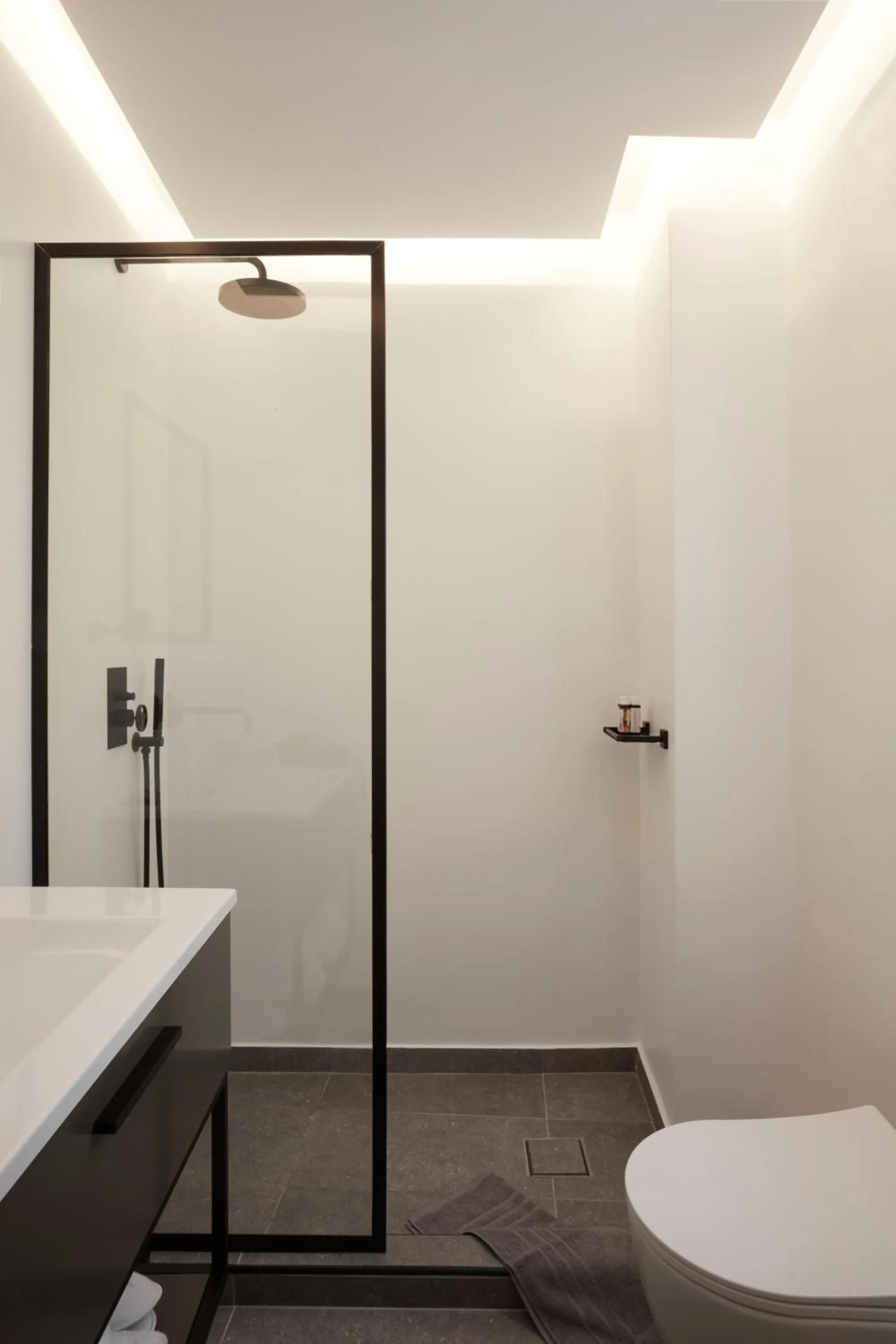 Shower in The Artist Athens