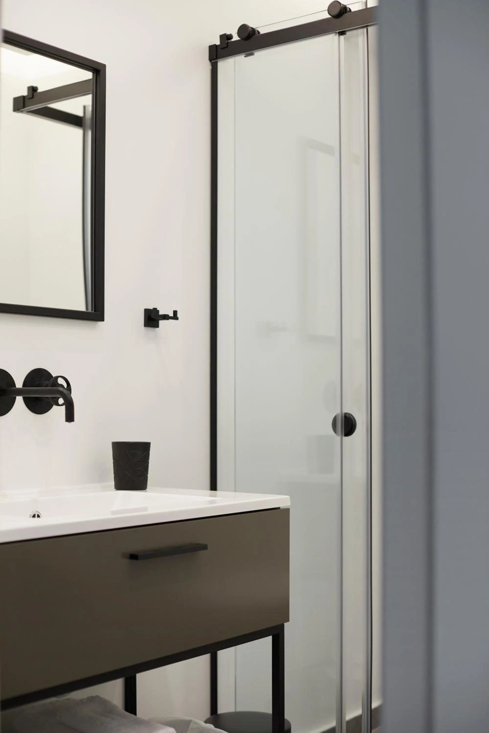 Shower in The Artist Athens