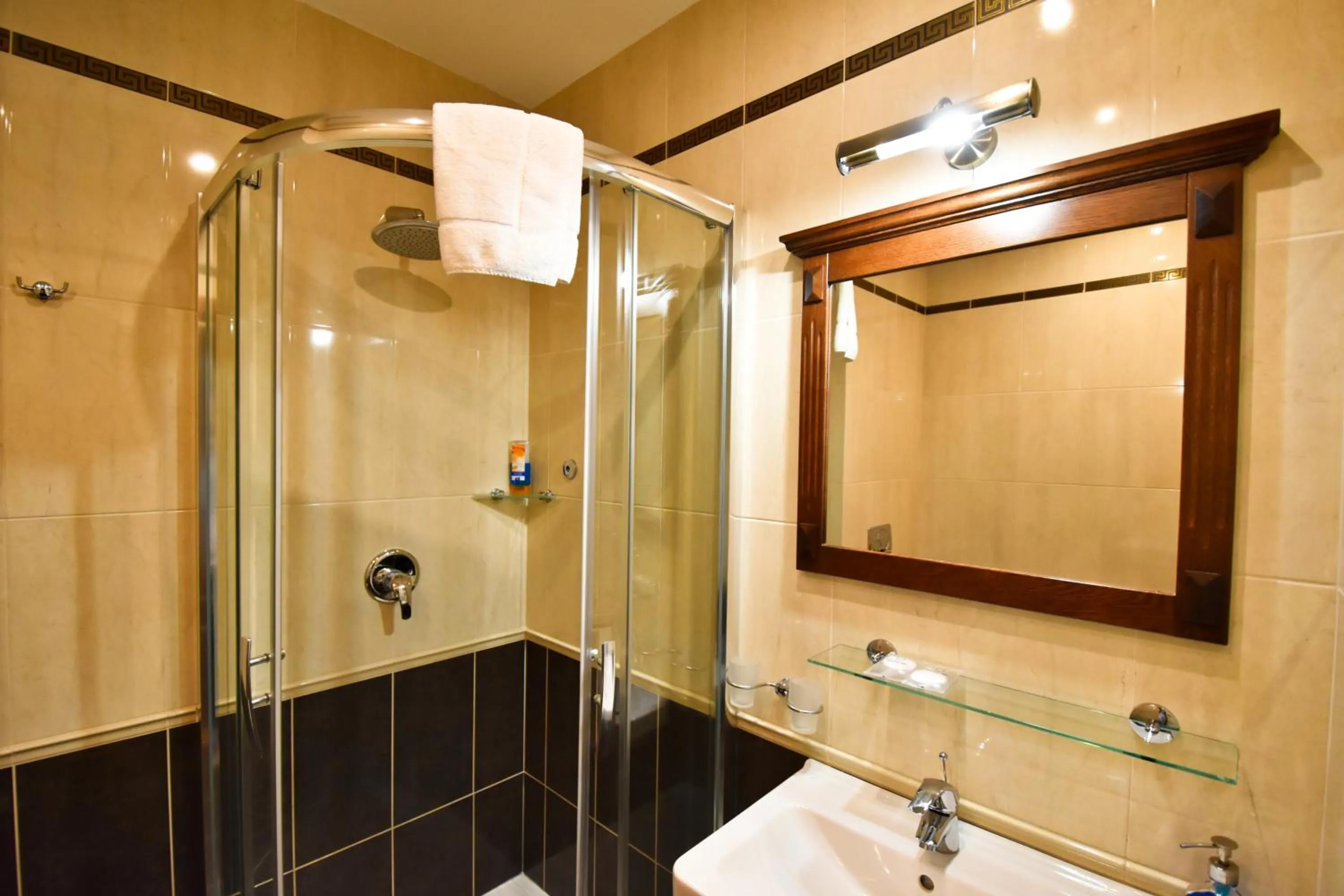 Shower in Country Saloon Belá