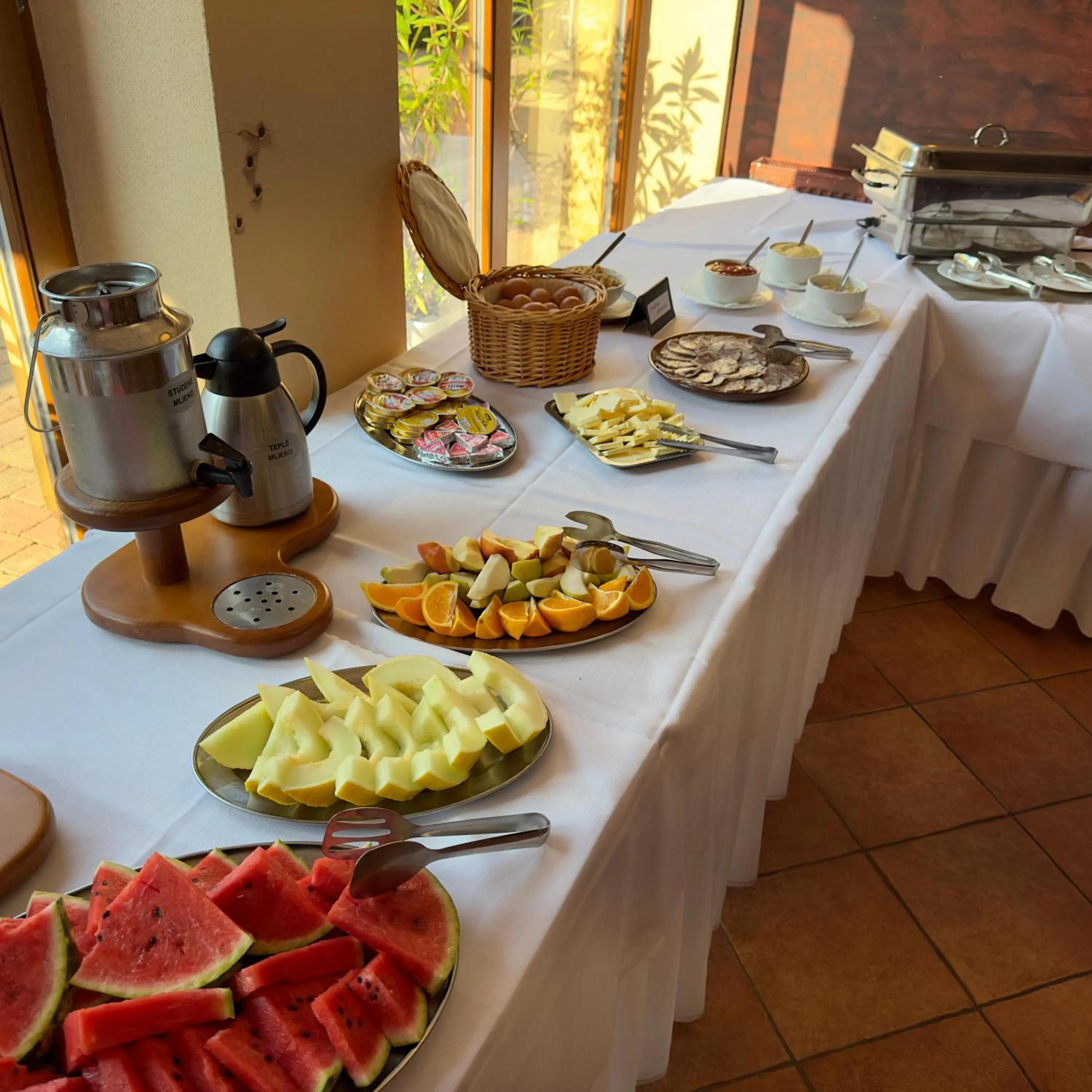 Buffet breakfast in Country Saloon Belá