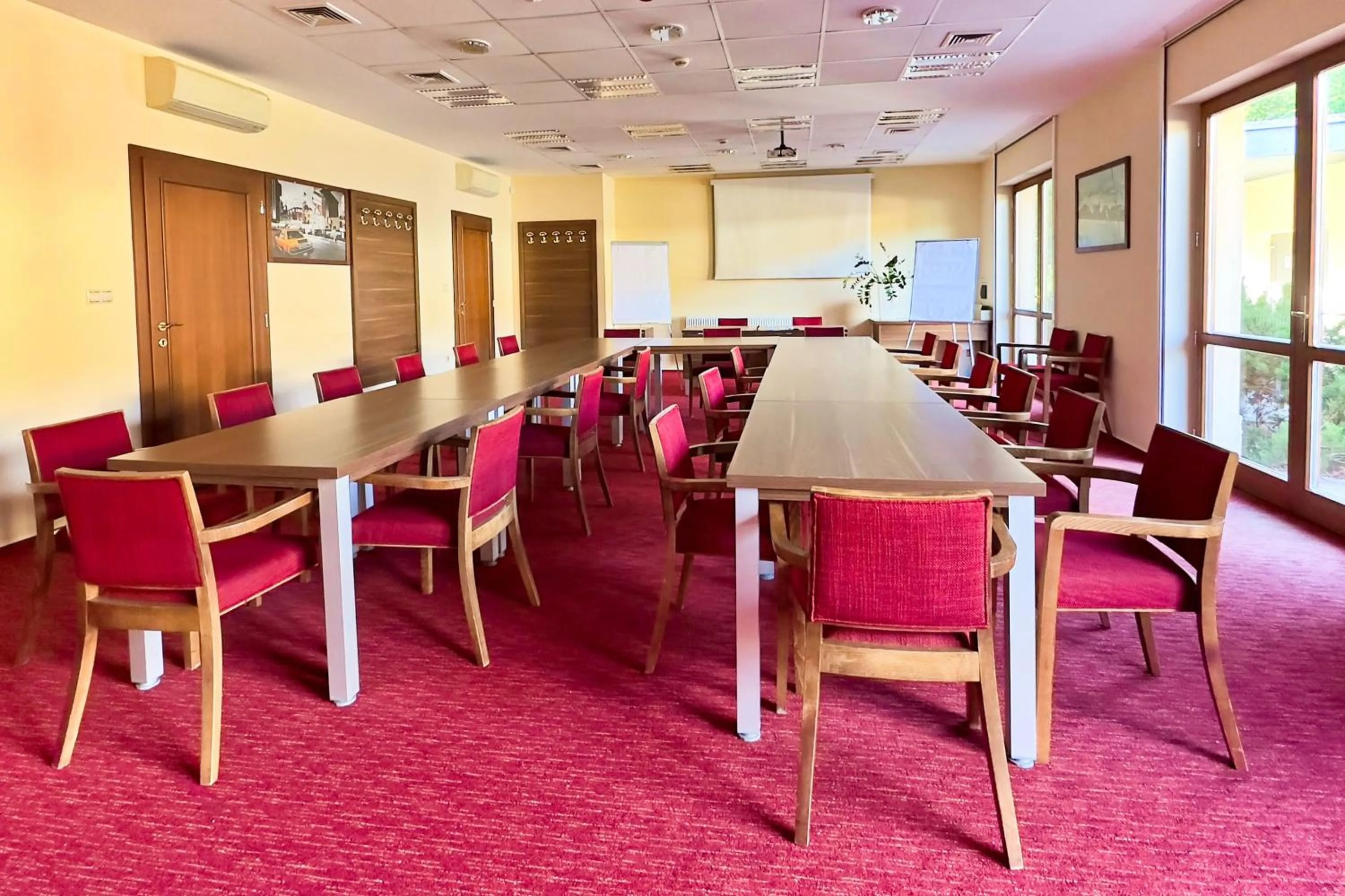 Country Saloon Belá