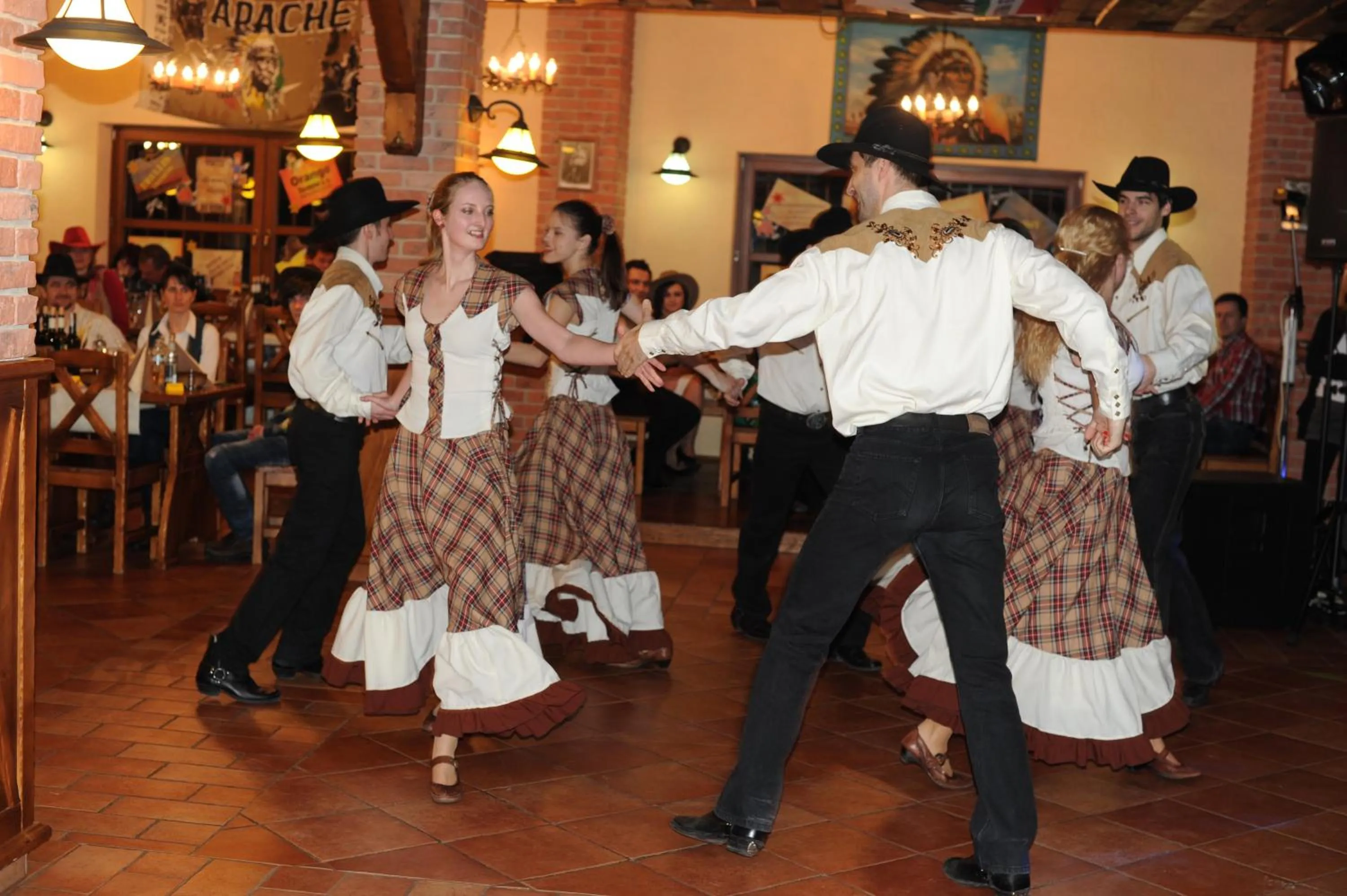 Evening entertainment in Country Saloon Belá