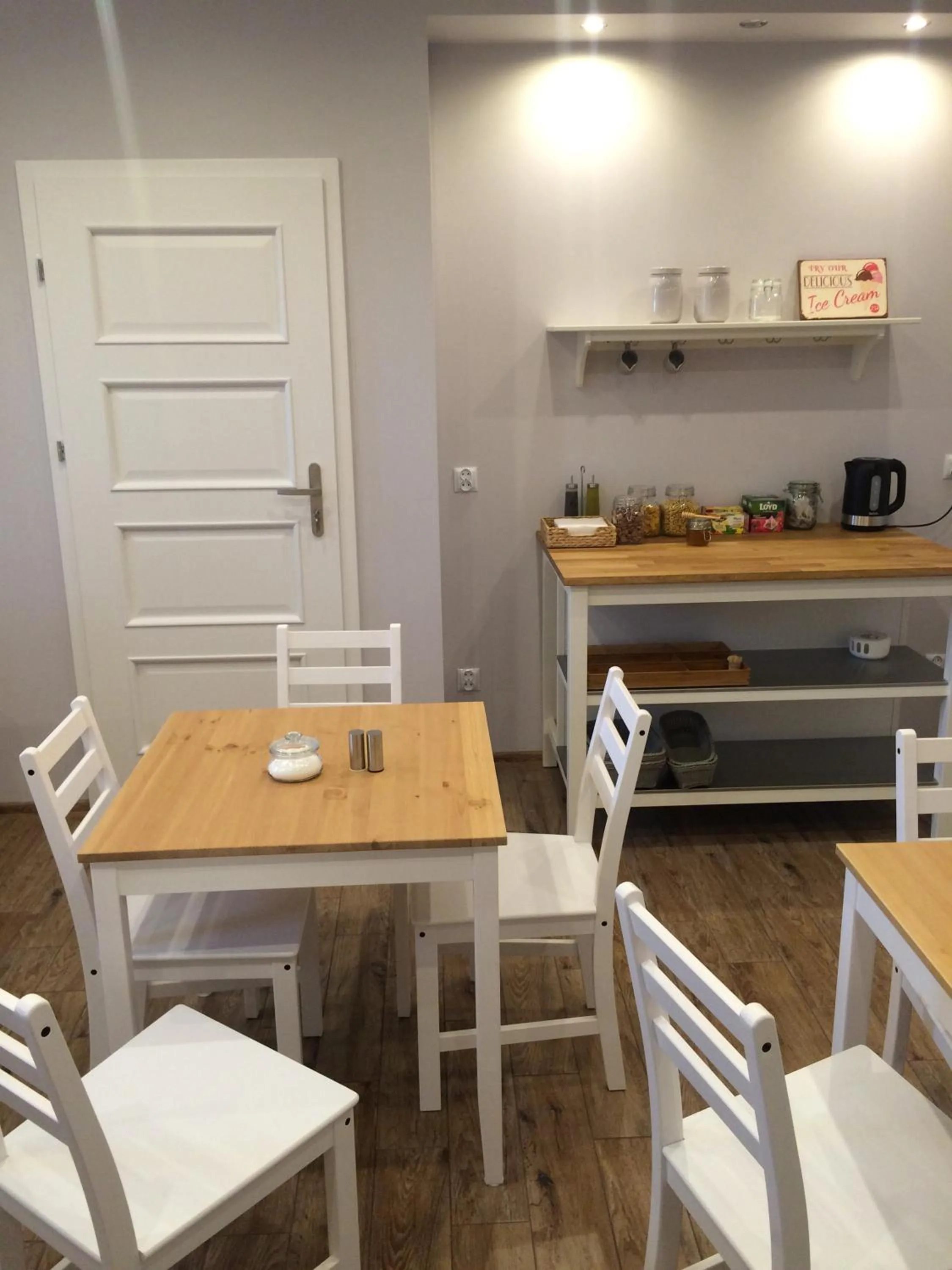 Kitchen or kitchenette in Route 7 Rooms