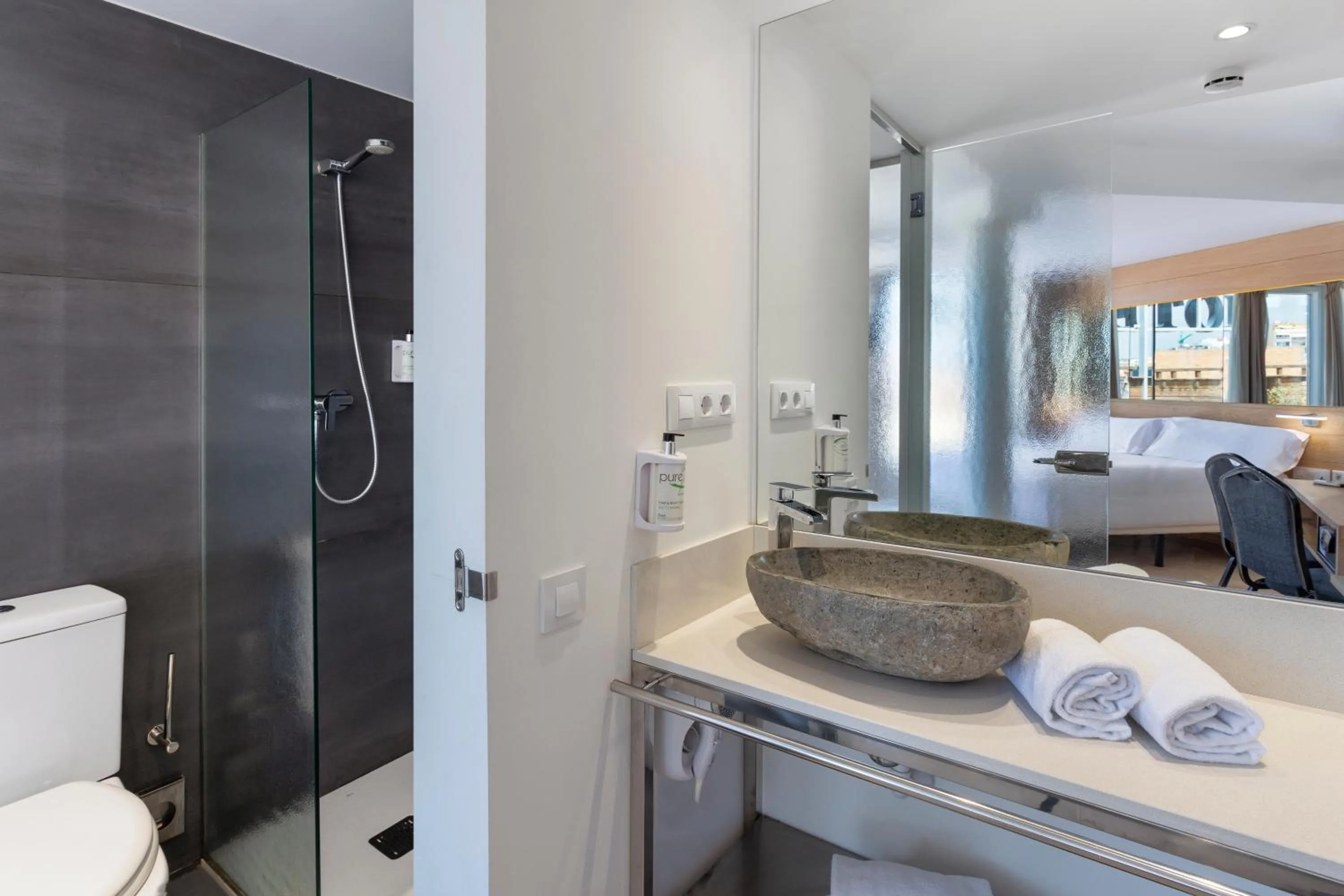 Shower in B&B HOTEL Tarragona Centro Urbis