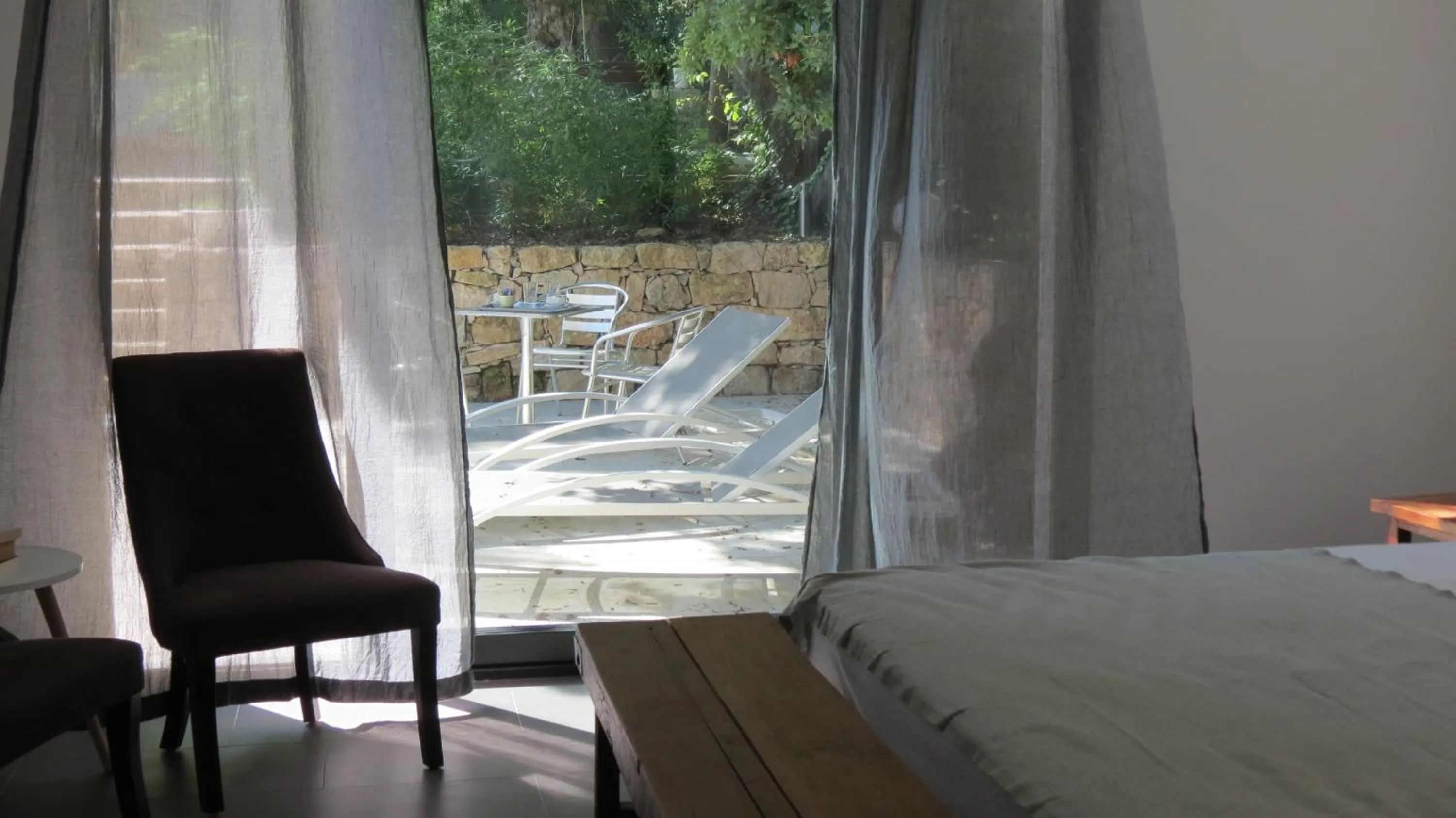 Garden view, Bed in Le Castellas du Pic St Loup